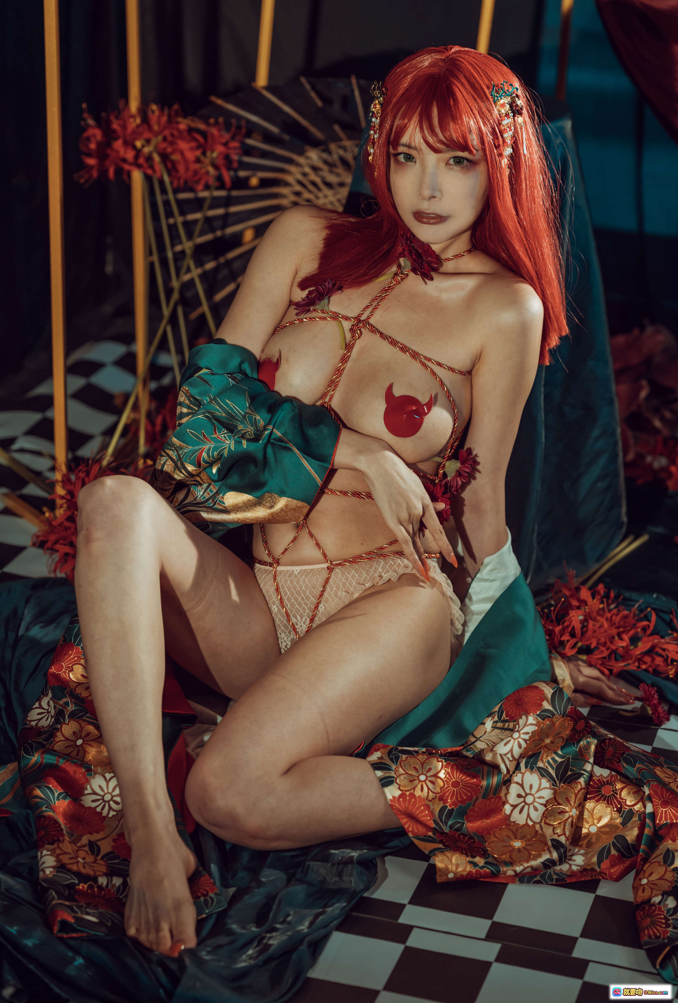 图片[4] - 秋和柯基NO.047和服Cosplay写真｜红发绳艺装饰｜日式花饰点缀｜精致发簪配饰｜优雅坐姿持烟斗｜36P高清图集 - 就要吻