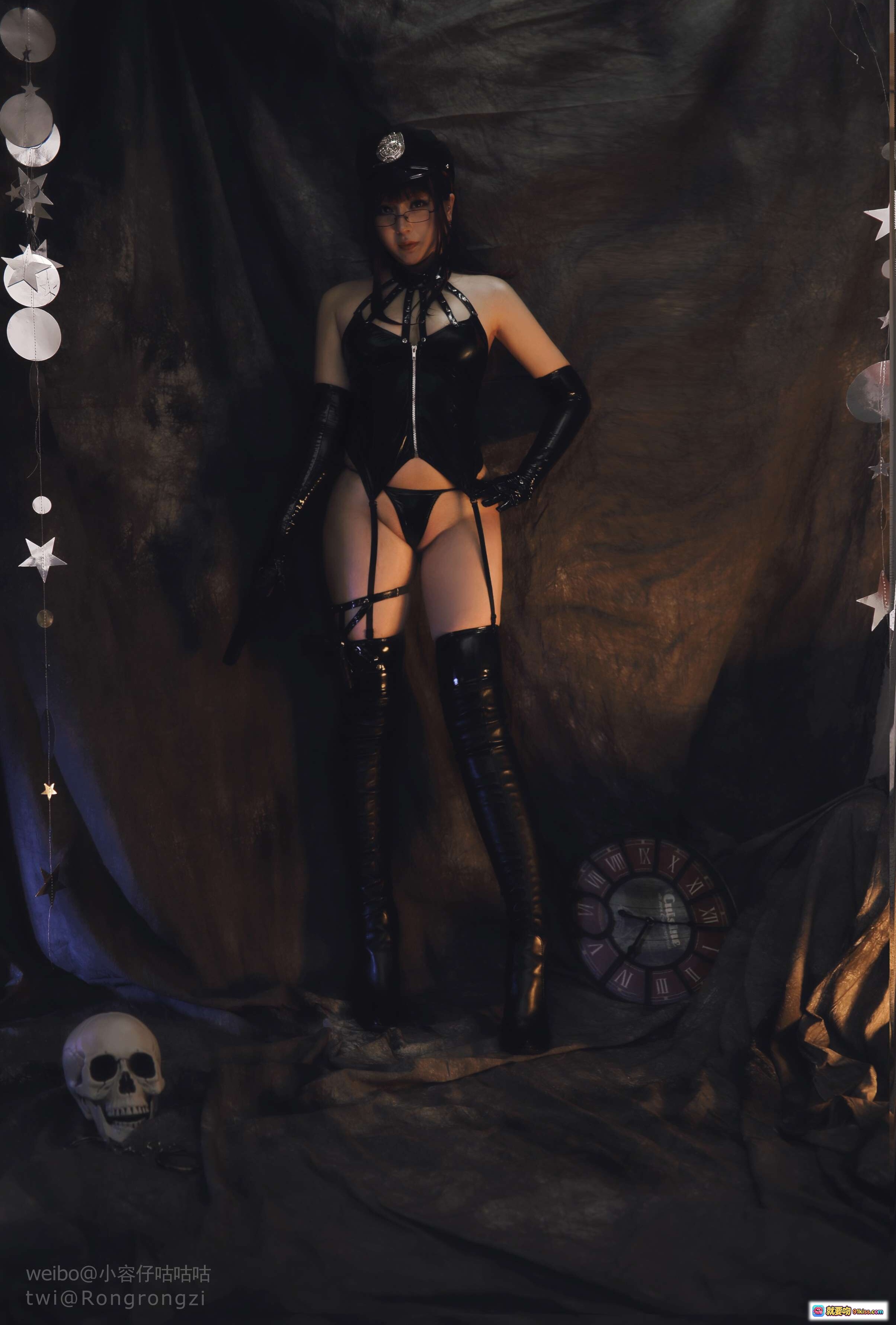 图片[9] - 小容仔咕咕咕W NO.013 突击小女警 黑色皮质内衣+高筒靴 性感美臀写真 65P高清图集 - 就要吻