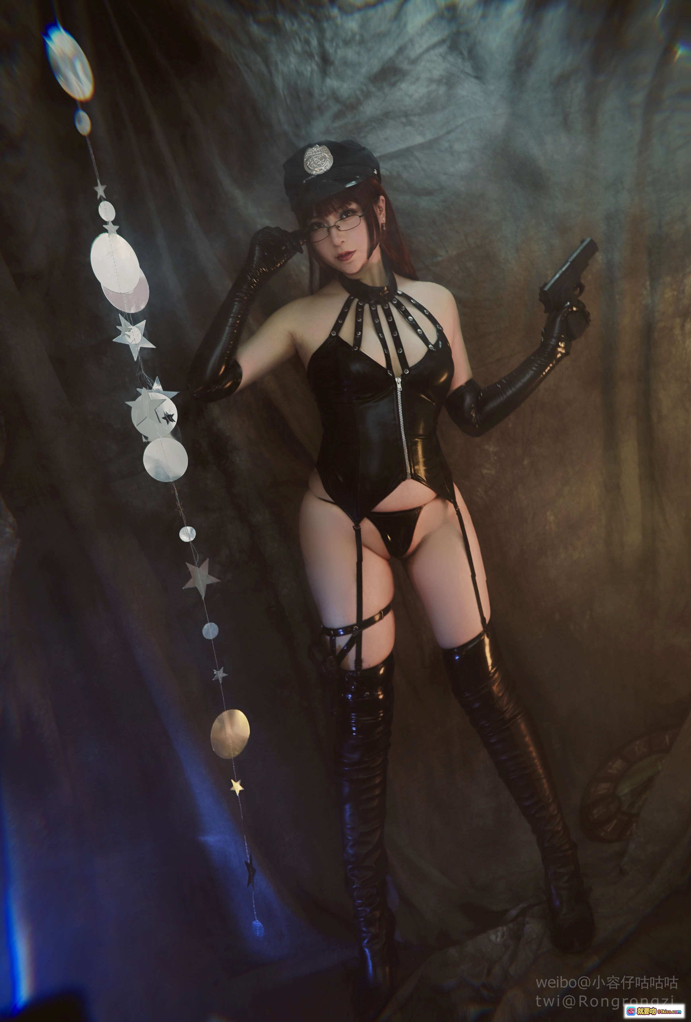 图片[4] - 小容仔咕咕咕W NO.013 突击小女警 黑色皮质内衣+高筒靴 性感美臀写真 65P高清图集 - 就要吻