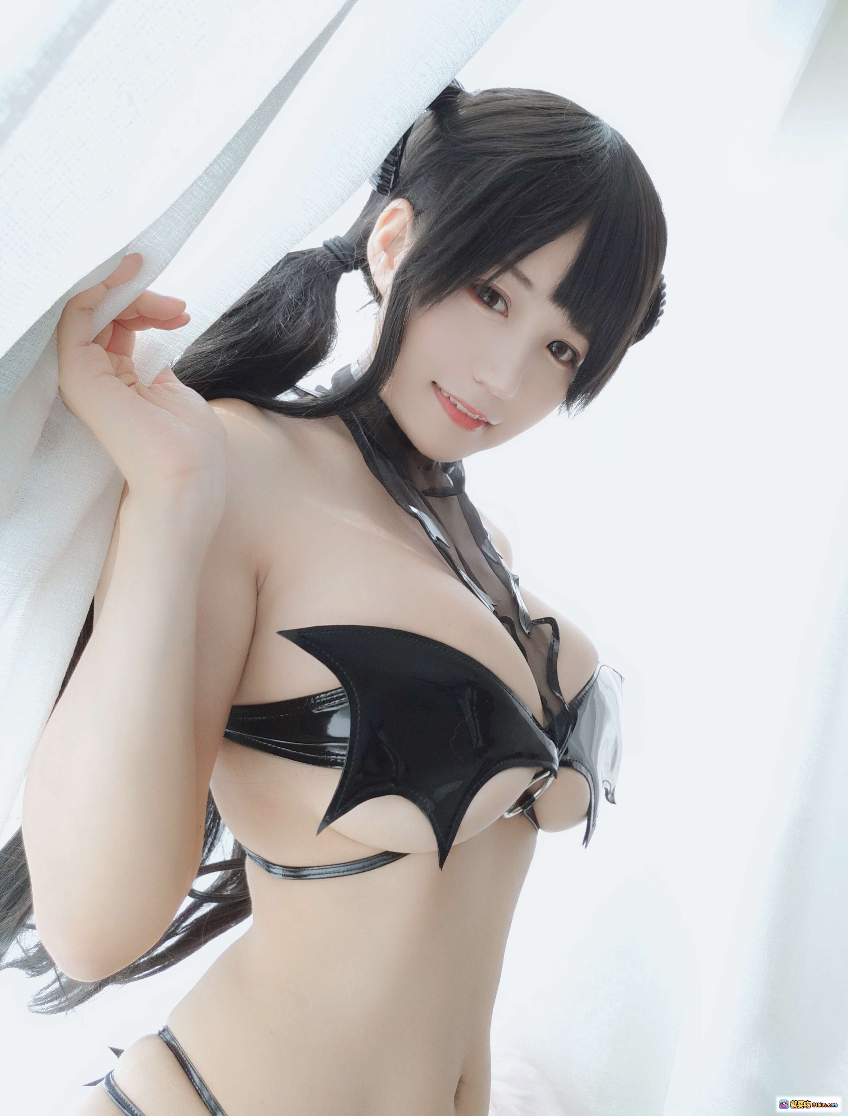 图片[8] - 小仓千代魅魔COS写真 | 黑色恶魔翅膀内衣+丝袜美臀 | 32P高清图集 - 就要吻