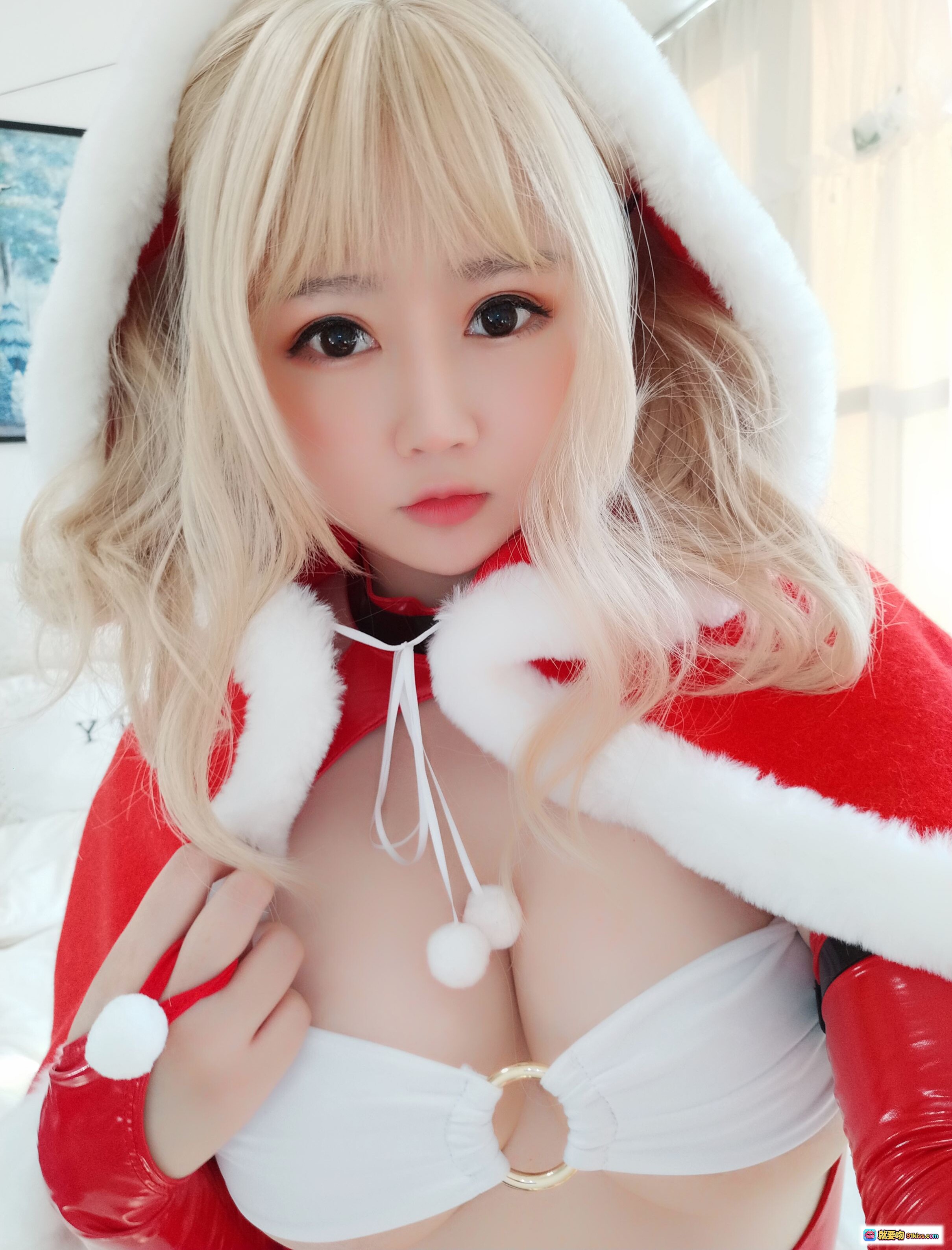 图片[3] - 依酱吖NO.014雪夜锦礼圣诞装金发双马尾白毛边红斗篷性感写真29P69MB - 就要吻