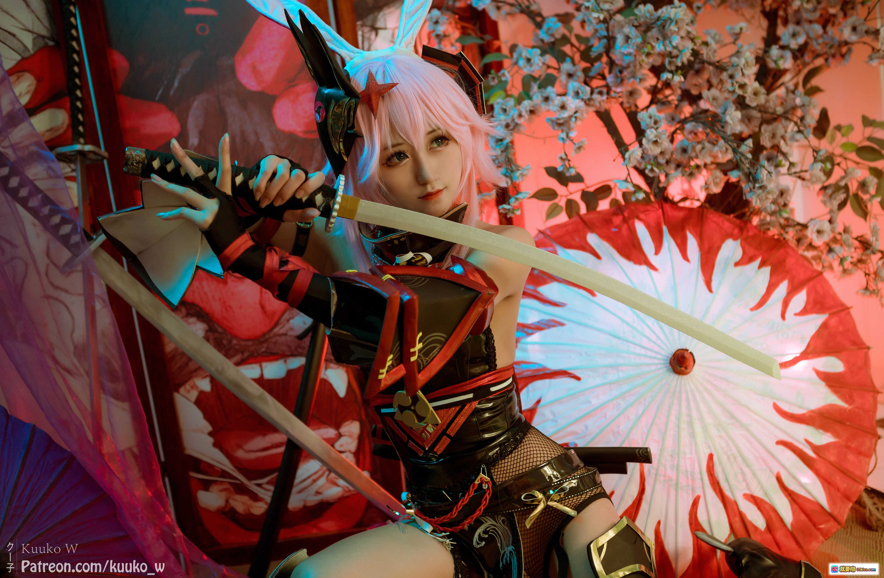 图片[6] - 越南妹KuukoW NO.013 Yae Kasumi Cosplay写真｜粉发恶魔角｜渔网袜黑皮衣｜日式和风背景｜性感姿势摆拍 - 就要吻