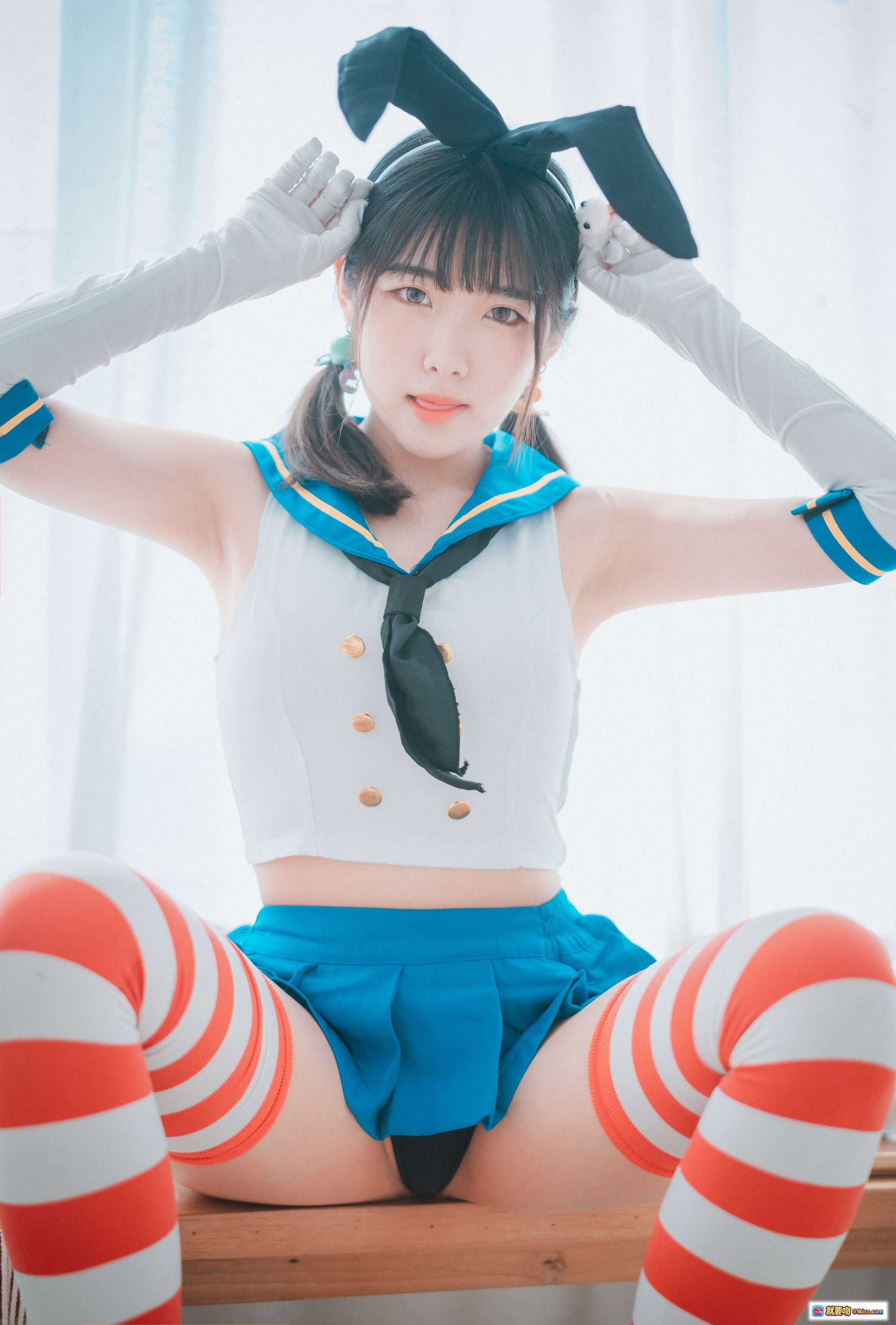 图片[5] - Sonson 11 [DJAWA] FLEET GIRL 萌系兔耳少女蓝白水手服红白条纹袜居家躺卧写真 - 就要吻