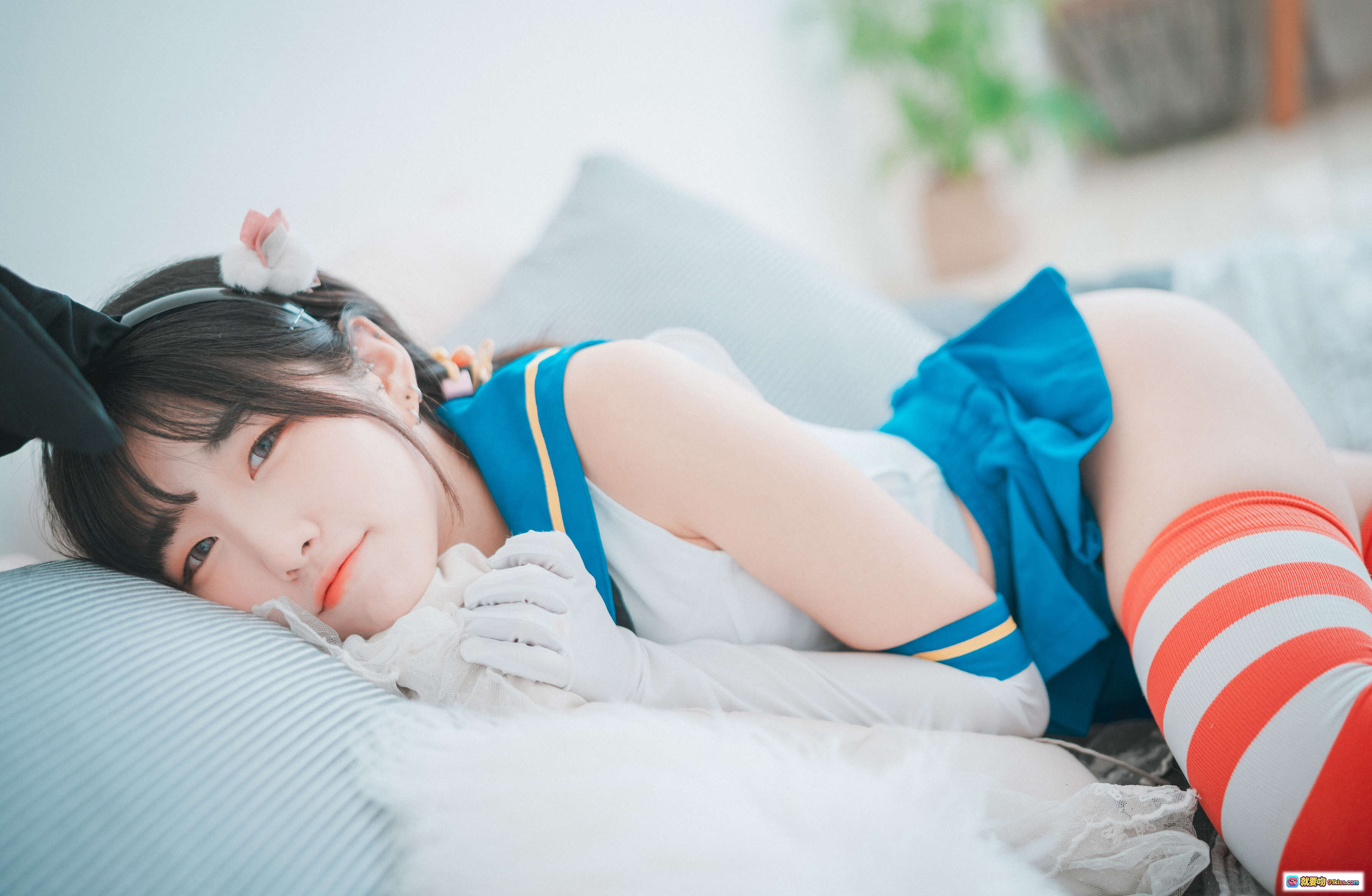 Sonson 11 [DJAWA] FLEET GIRL 萌系兔耳少女蓝白水手服红白条纹袜居家躺卧写真 - 就要吻