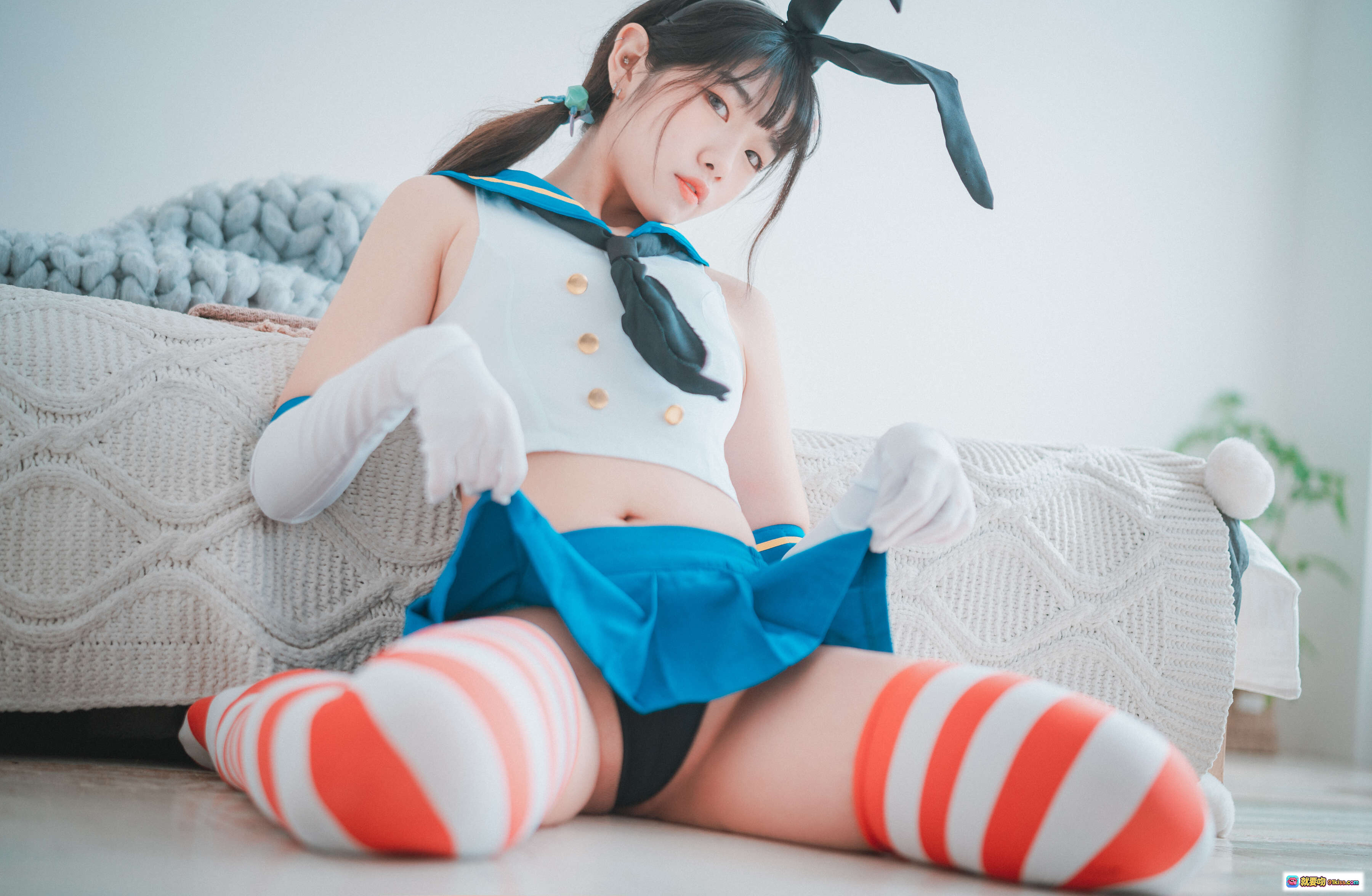 图片[10] - Sonson 11 [DJAWA] FLEET GIRL 萌系兔耳少女蓝白水手服红白条纹袜居家躺卧写真 - 就要吻