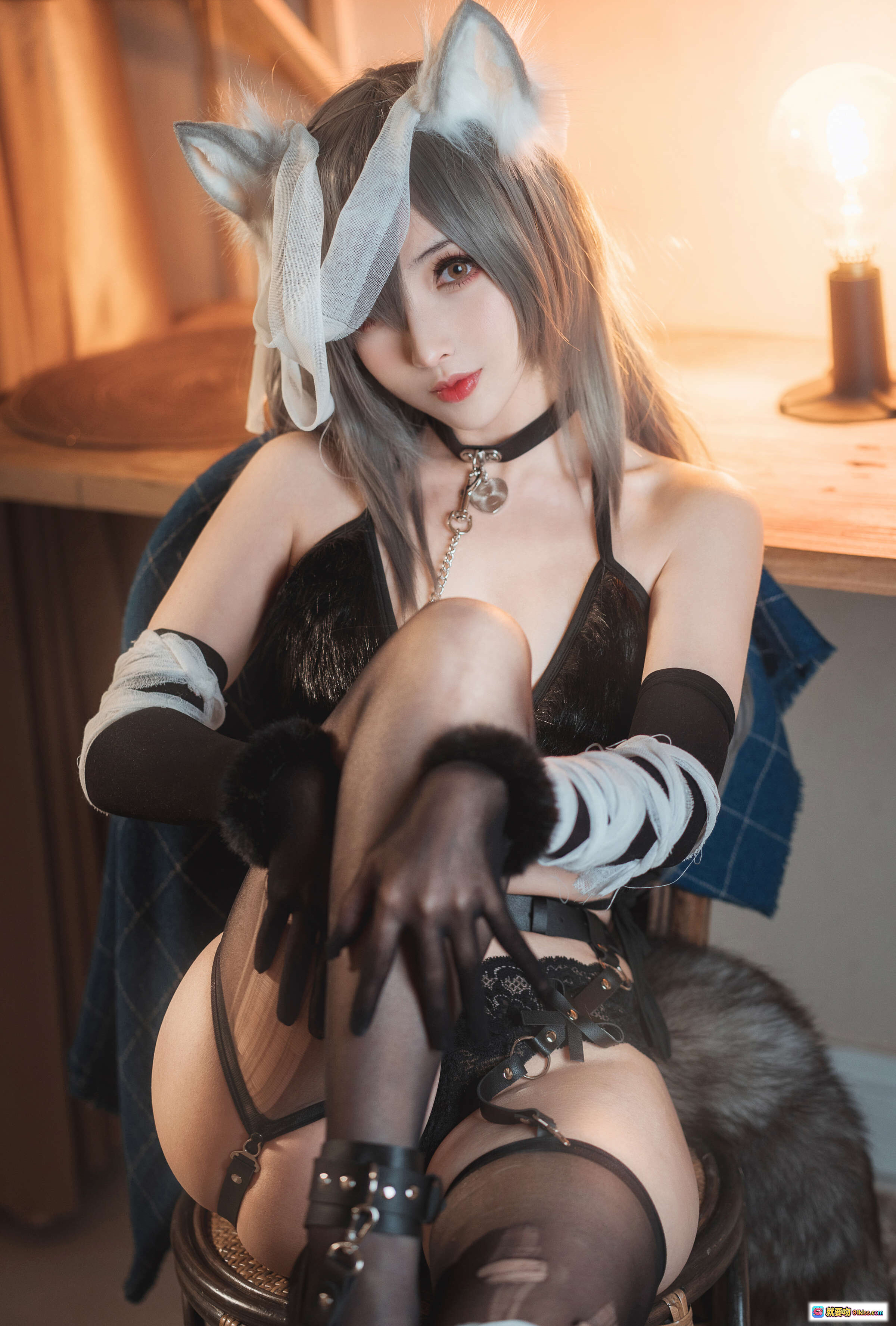 图片[3] - rioko凉凉子NO.053受伤灰狼姐姐cos写真 黑色蕾丝内衣+丝袜+手铐束缚 床上慵懒姿势 29P高清图集 - 就要吻