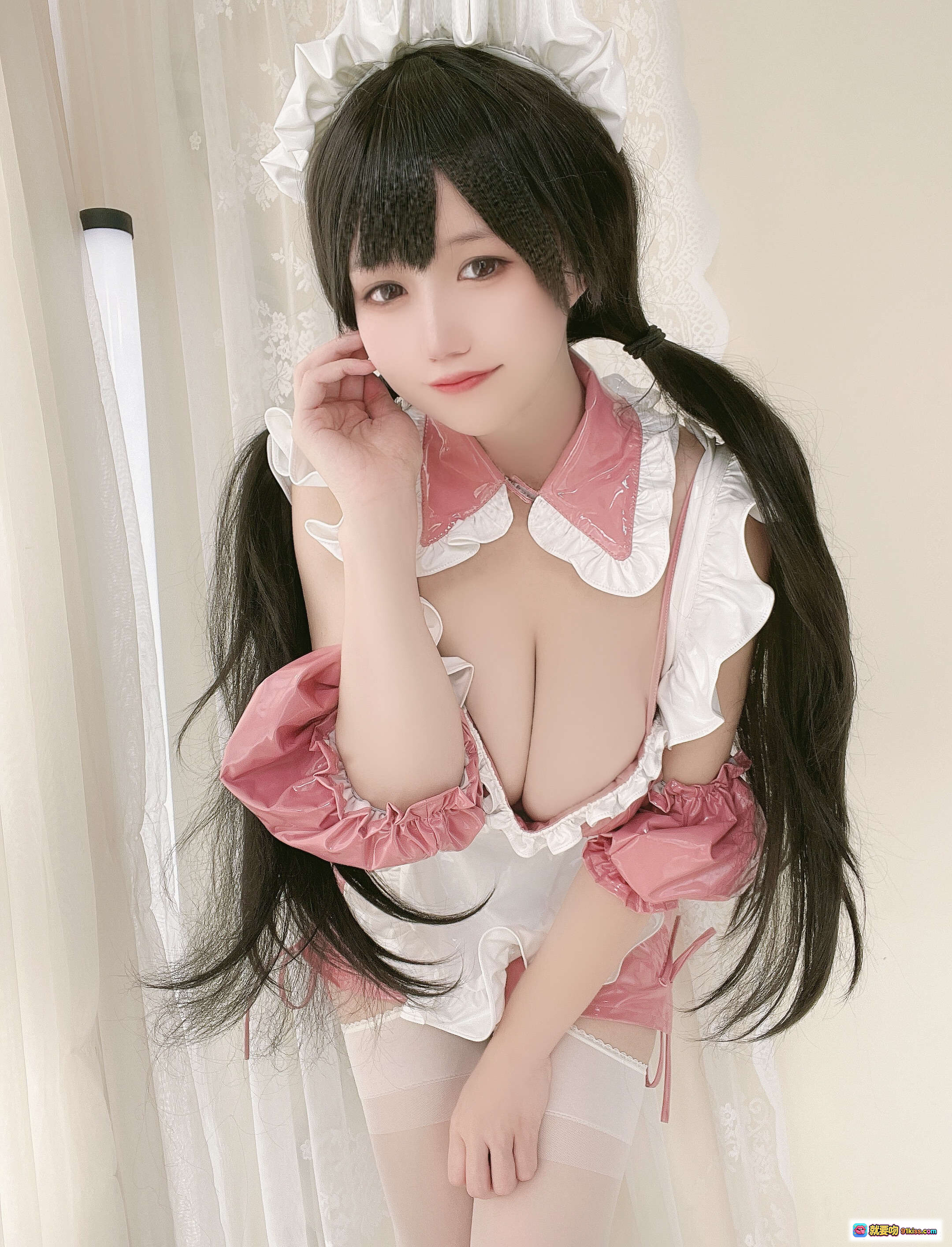 图片[4] - 小仓千代粉色漆皮女仆装写真20P – 白丝蕾丝边甜美少女风室内自拍私房照 - 就要吻