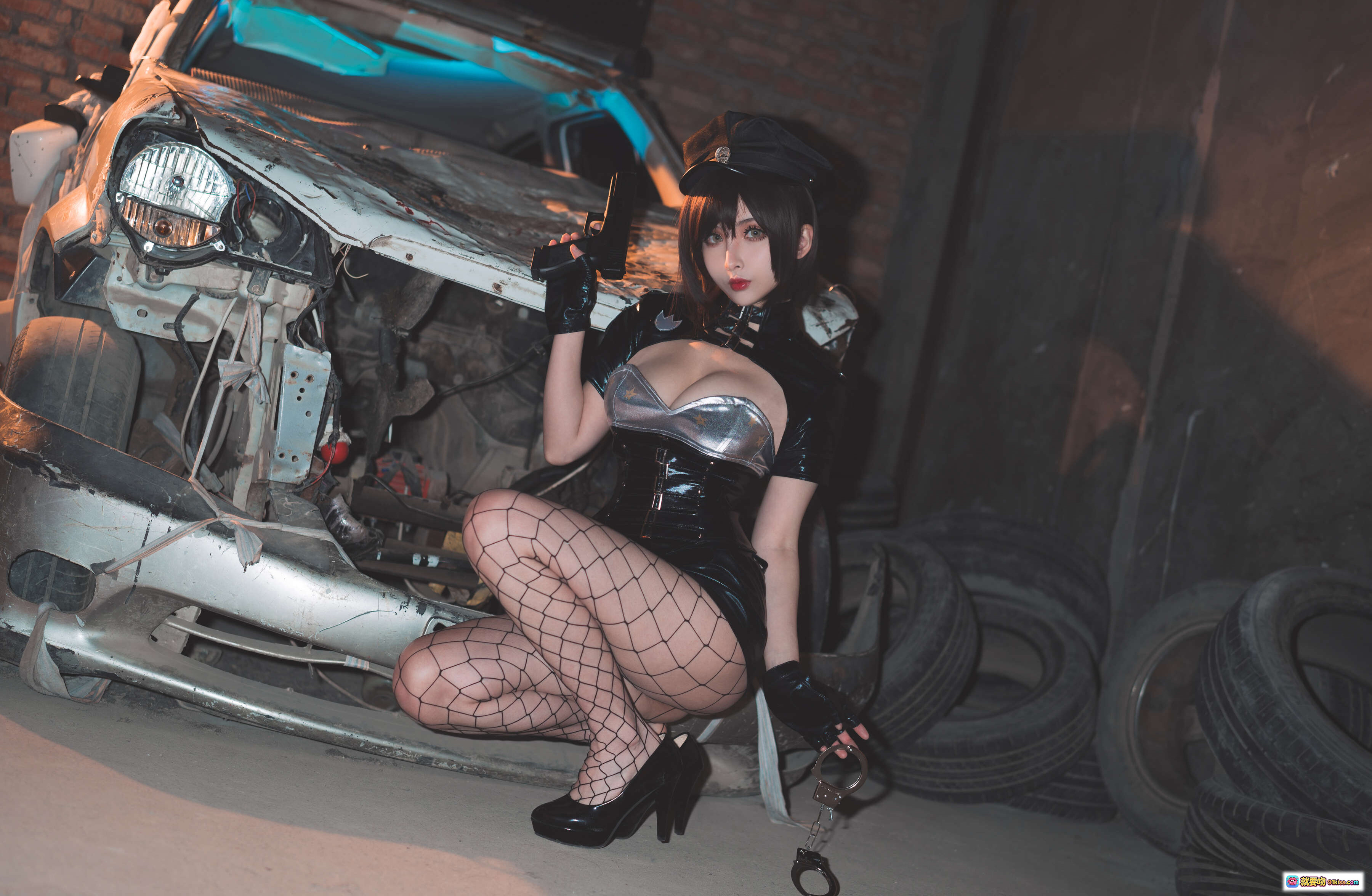 图片[6] - rioko凉凉子NO.035实习警察写真-黑丝网袜警服造型-废车场性感Cosplay-20P高清图集 - 就要吻