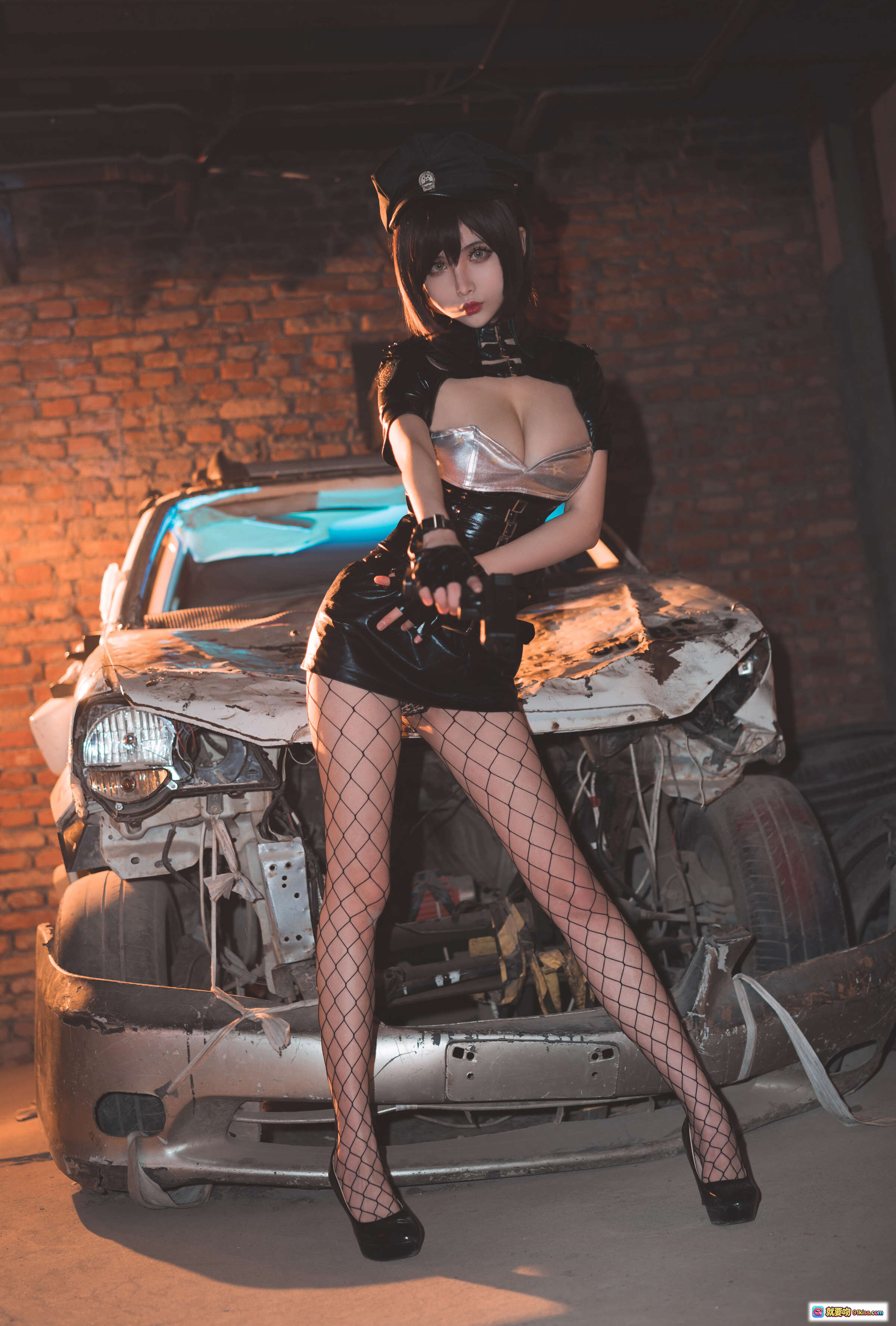 图片[2] - rioko凉凉子NO.035实习警察写真-黑丝网袜警服造型-废车场性感Cosplay-20P高清图集 - 就要吻