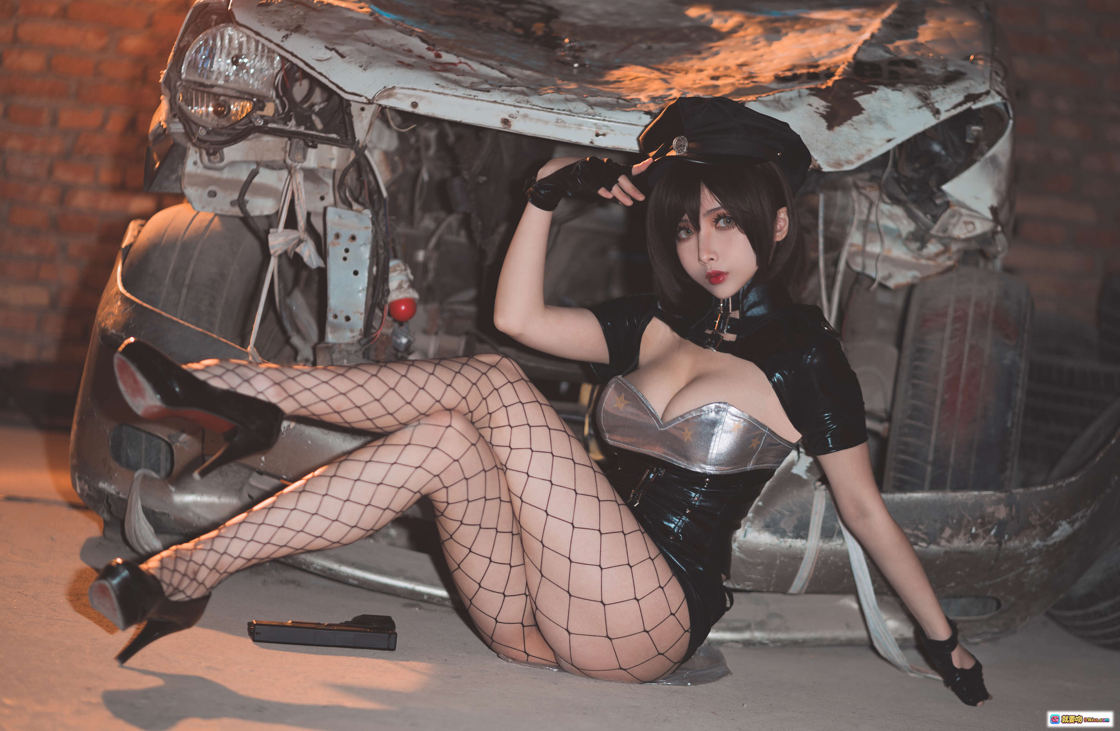 图片[3] - rioko凉凉子NO.035实习警察写真-黑丝网袜警服造型-废车场性感Cosplay-20P高清图集 - 就要吻