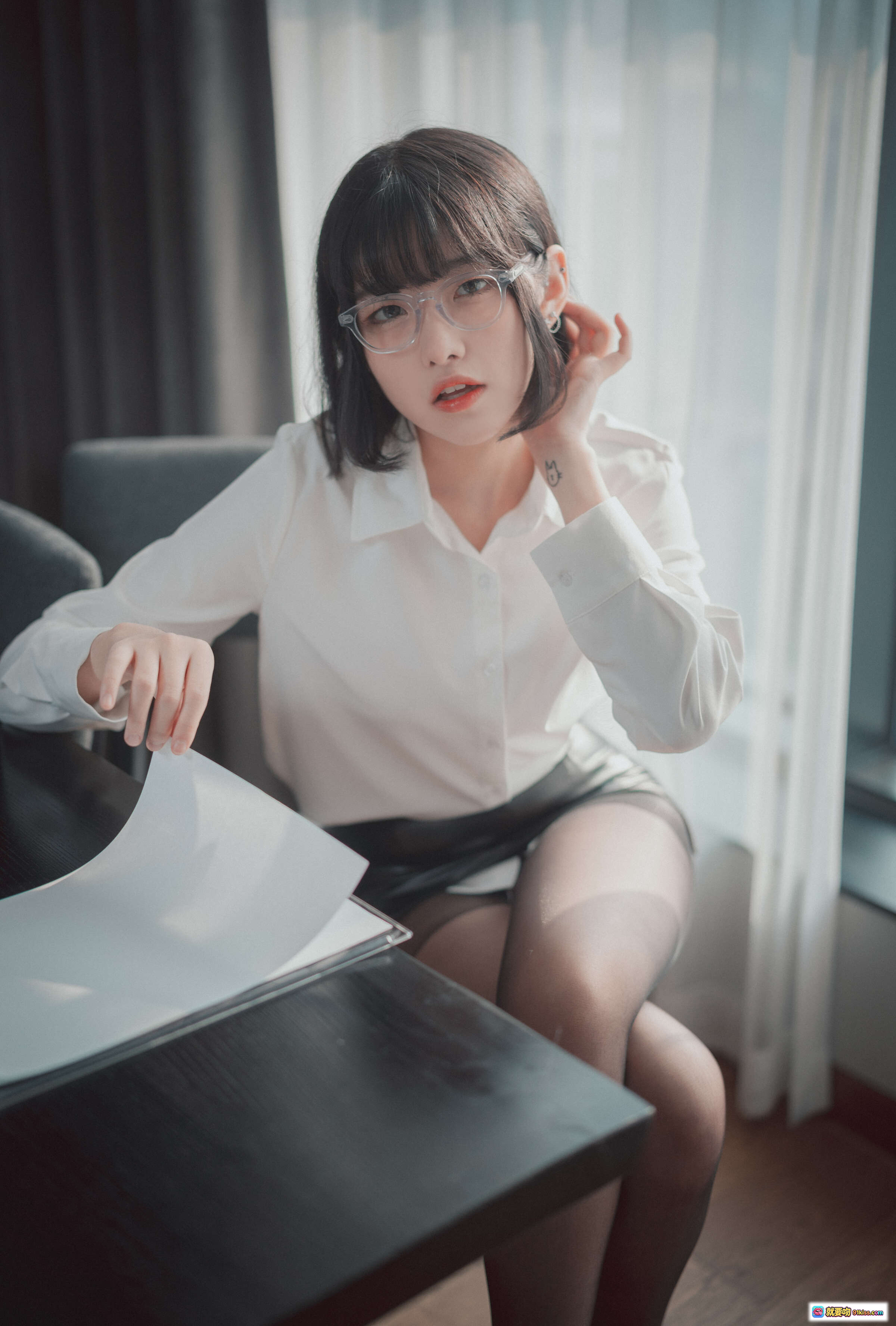 图片[8] - Sonson 4 [DJAWA] Need Your Approval 正常版 – 白衬衫黑丝眼镜女郎持文件夹写真，职场风性感写真高清图 - 就要吻