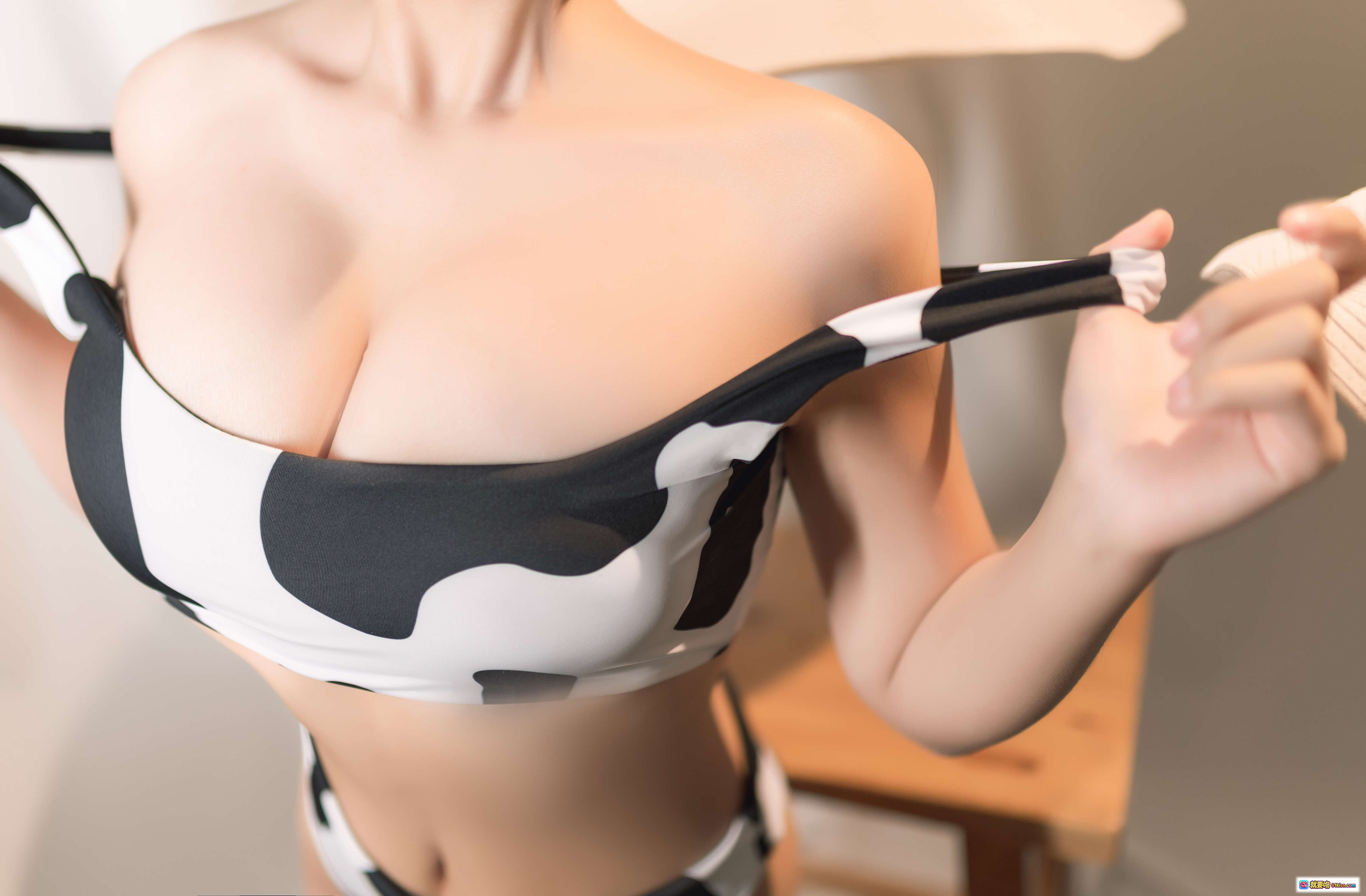 蠢沫沫NO.082花花牛写真 | 黑白奶牛纹比基尼性感私房照 40P高清图集 - 就要吻