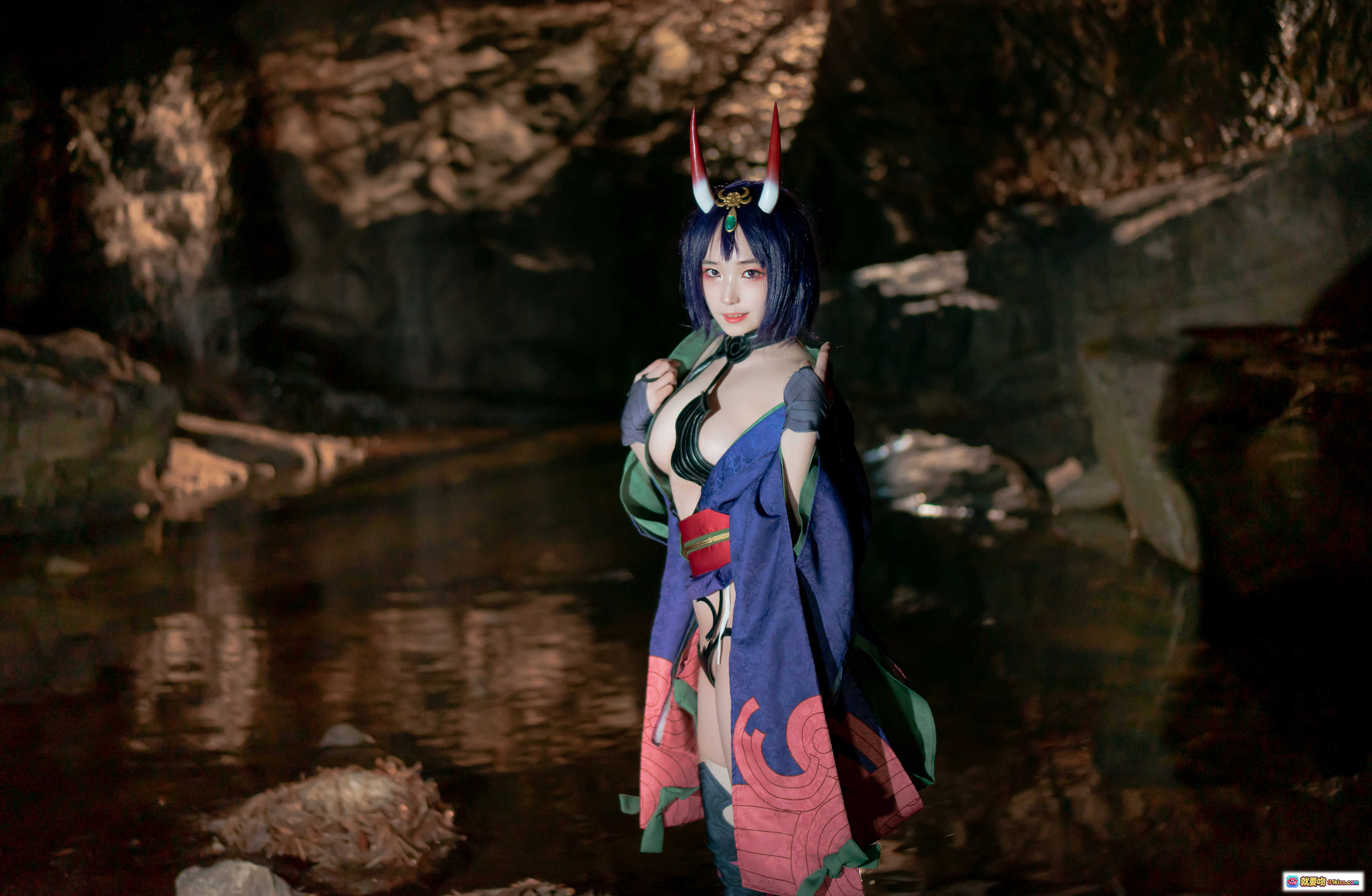 图片[3] - Bambi Cosplay Fate Grand Order Shuten Douji Assassin 角饰蓝袍红纹洞穴写真 - 就要吻