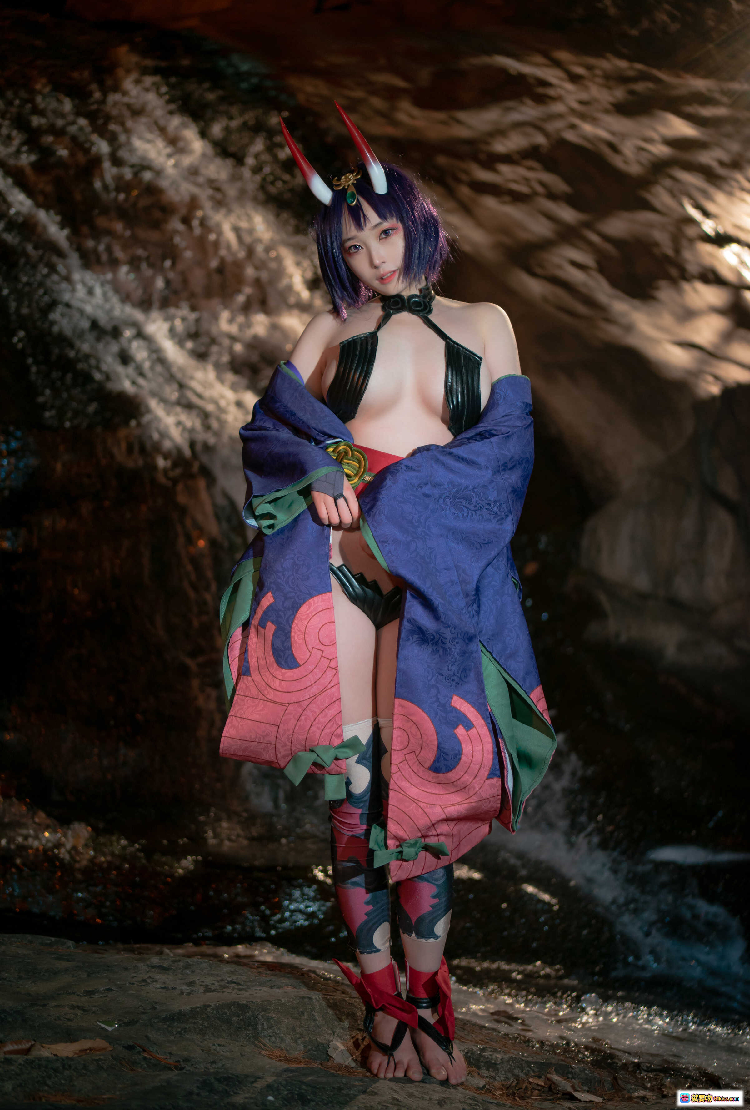 图片[10] - Bambi Cosplay Fate Grand Order Shuten Douji Assassin 角饰蓝袍红纹洞穴写真 - 就要吻