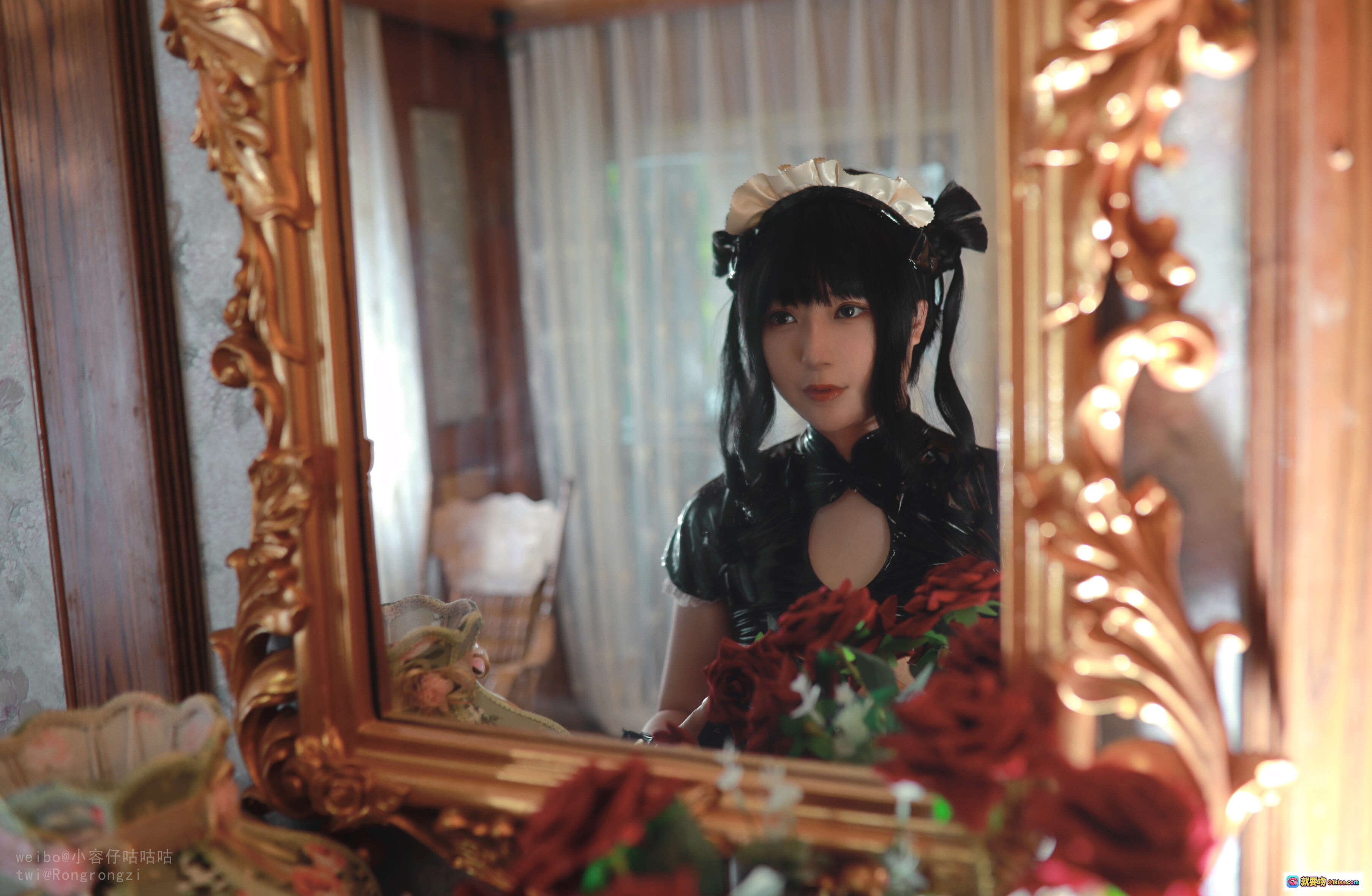 南半球女仆小容仔咕咕咕w NO.014 38P高清写真 金色雕花镜前黑发女仆装红玫瑰氛围感美图 - 就要吻