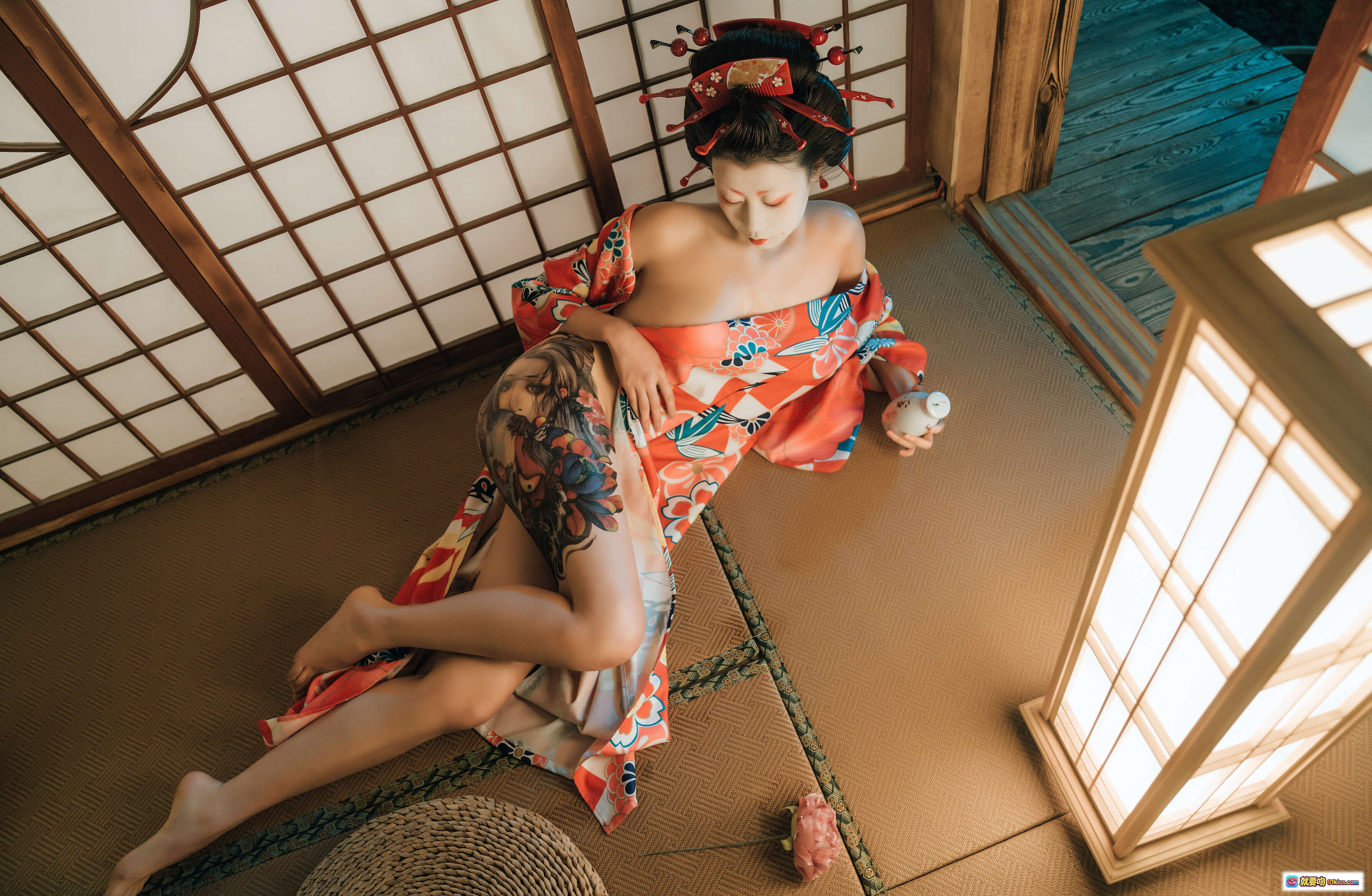 奈汐酱艺妓回忆录写真｜和风美人·日式榻榻米·传统发饰·花魁妆容·纹身美腿·和服飘逸·暖光灯笼·古典日式房间 - 就要吻