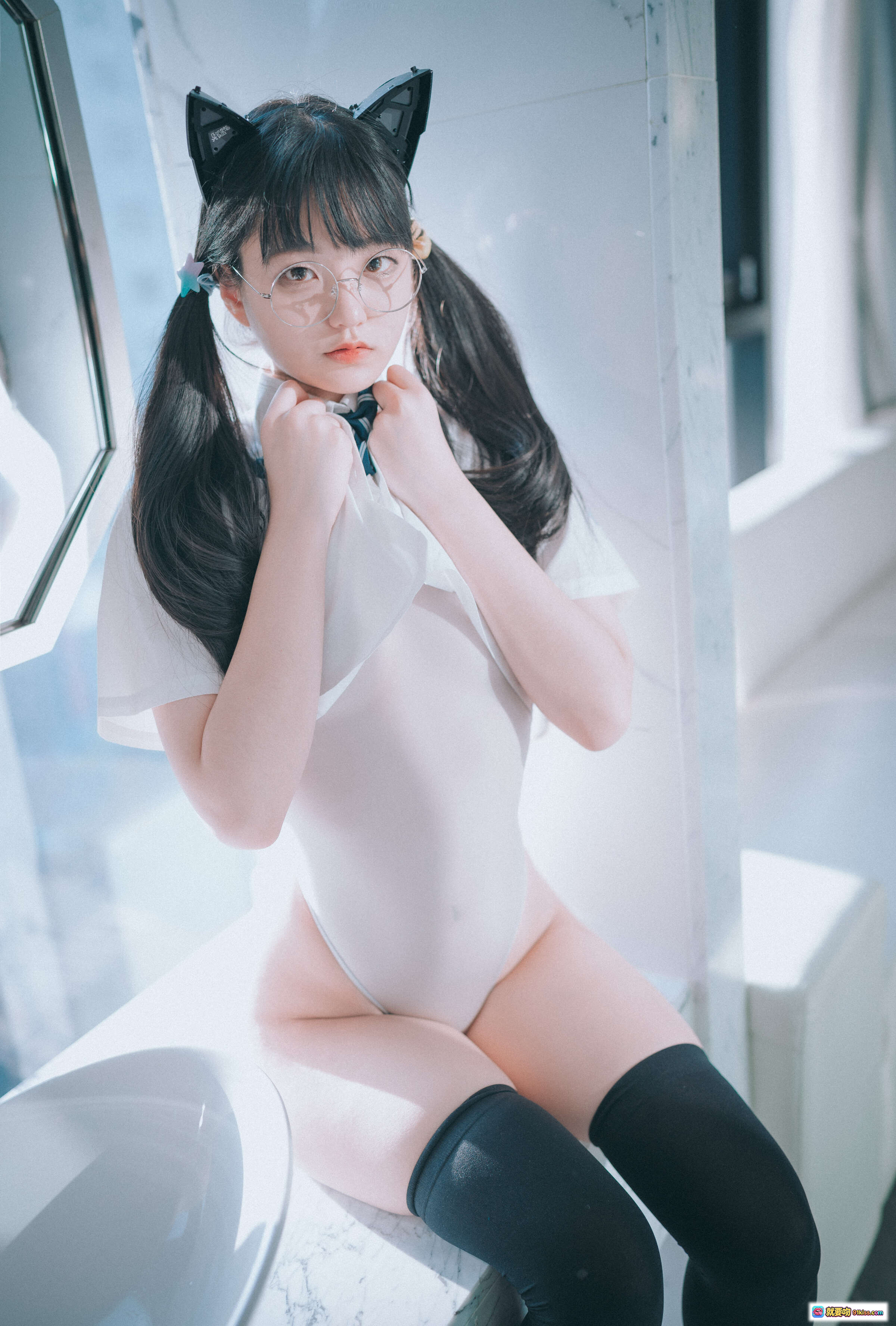 图片[9] - 韩国正妹Jenny 20岁清新校服写真 猫耳双马尾眼镜少女 甜美可爱风室内拍摄 - 就要吻