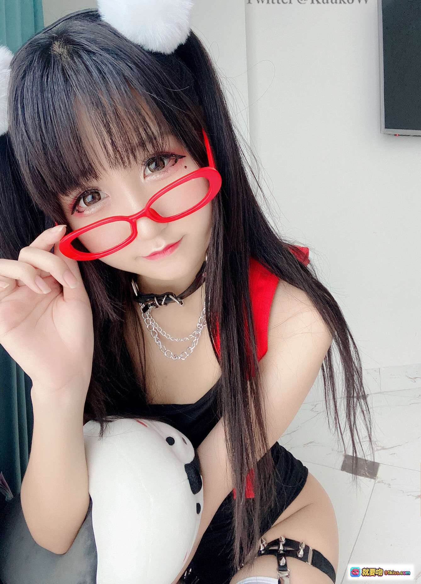 图片[9] - 越南妹KuukoW NO.052 Megane-chan 美女兔耳眼镜甜酷风 黑色紧身衣+铆钉吊袜带 持棒棒糖俏皮吐舌写真 - 就要吻