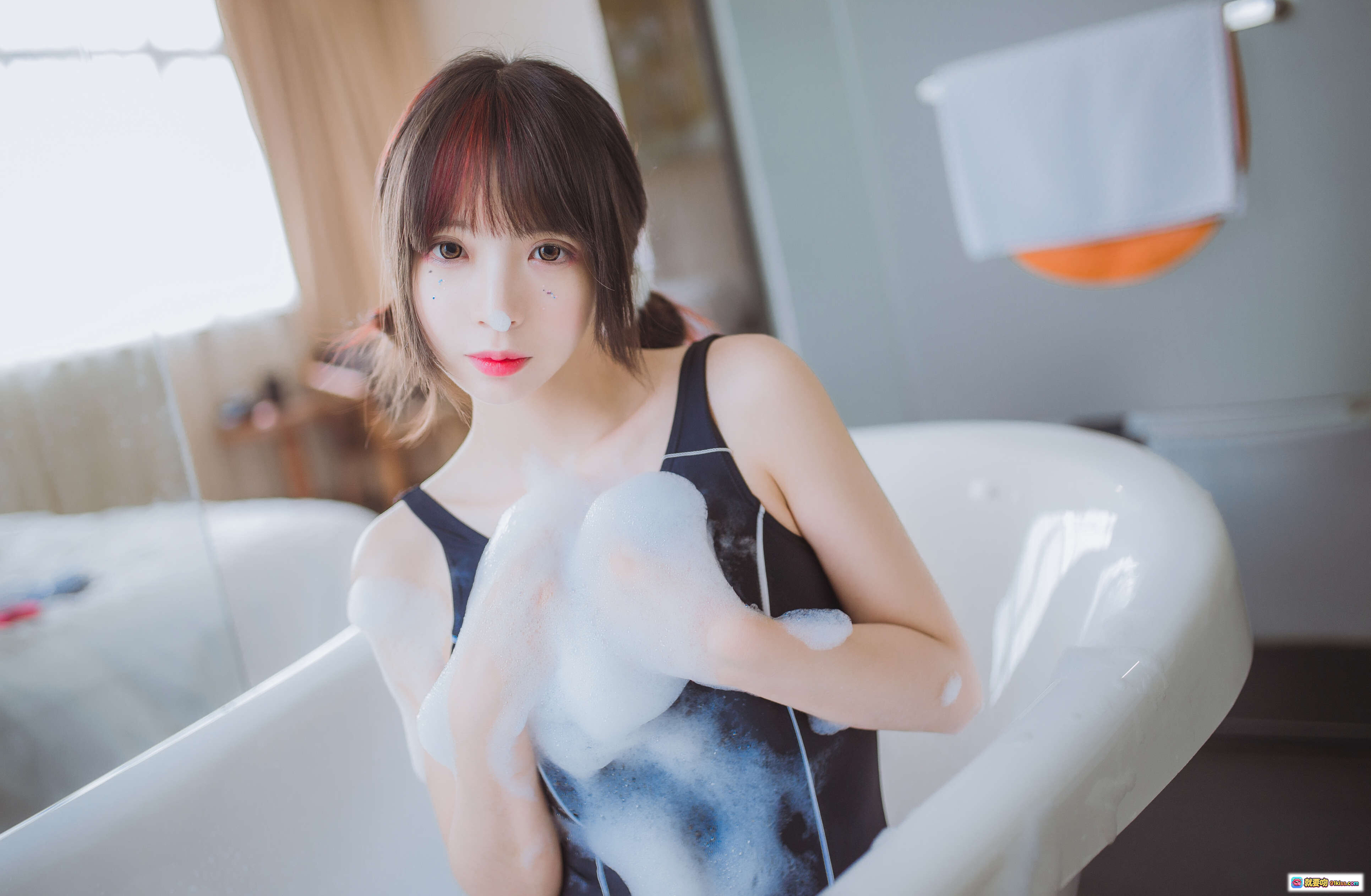 图片[2] - 疯猫ss NO.024 浴缸写真 33P高清美图 泡沫浴少女黑裙性感私房照 - 就要吻