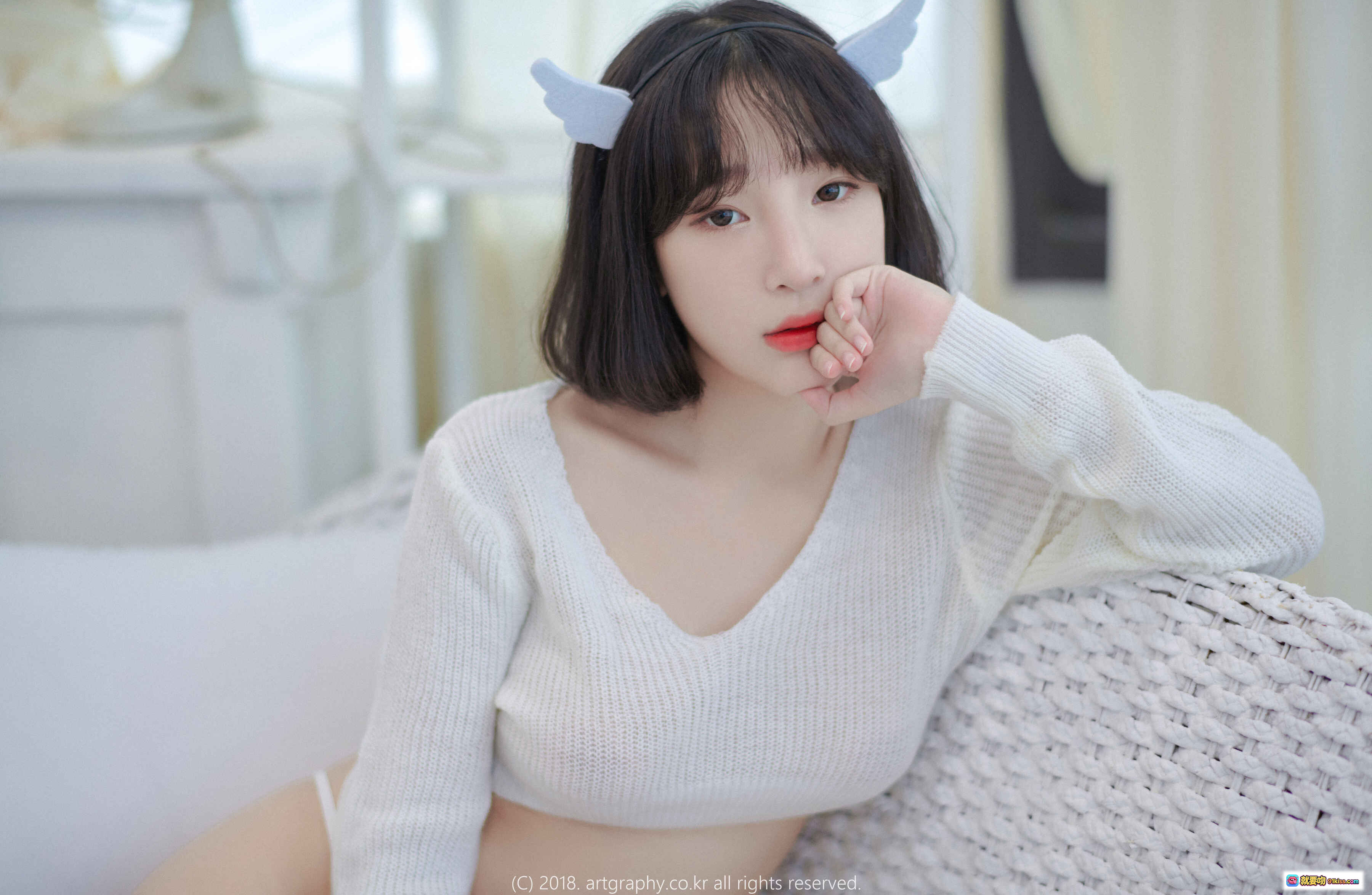 图片[7] - 姜仁卿NO.002 ARTGRAVIA_VOL22 白色针织衫少女抱枕侧卧写真 清新甜美居家风 低角度柔光拍摄 纯白背景治愈系美图 - 就要吻