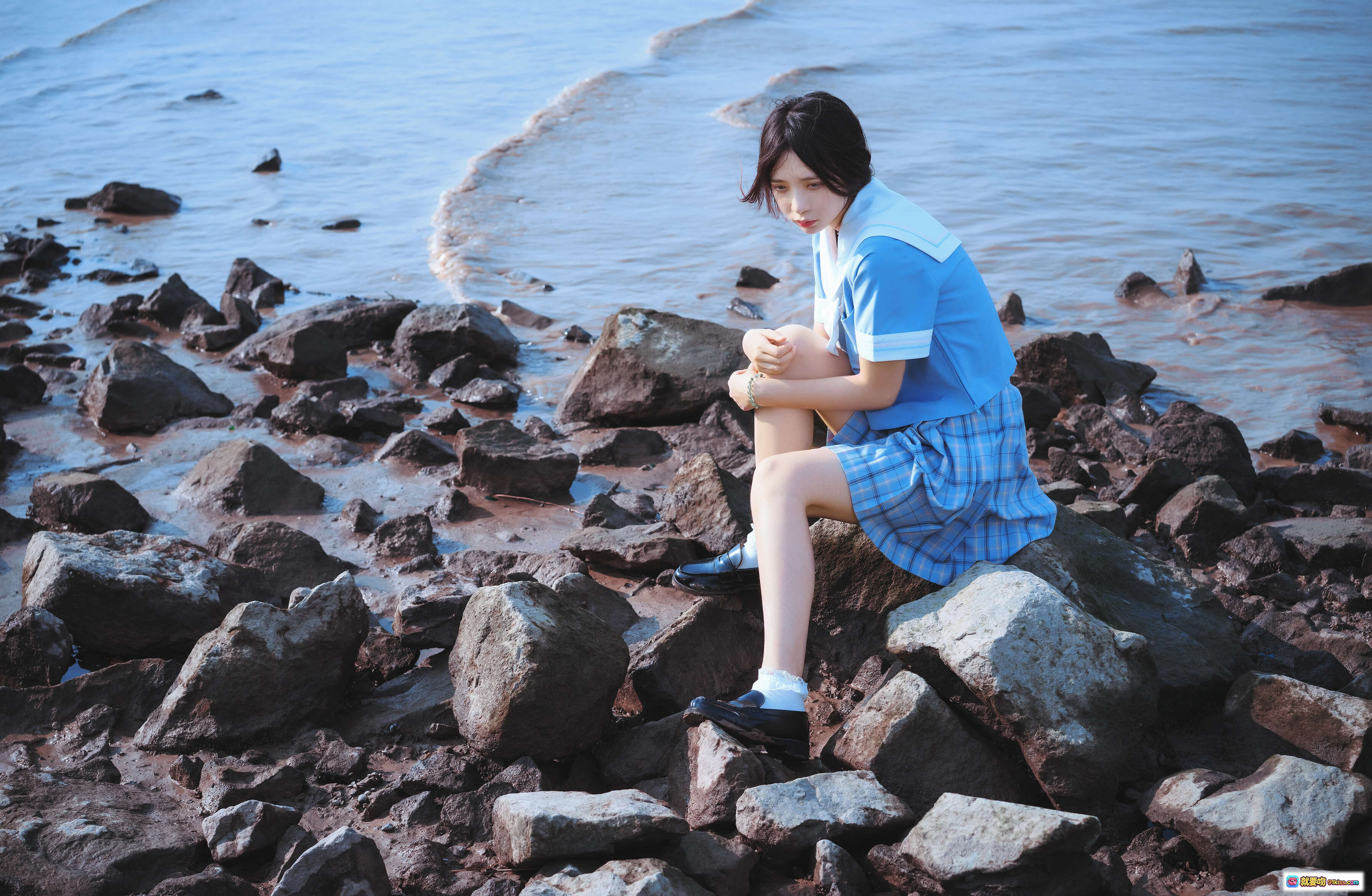 图片[2] - 疯猫ss NO.002 海鸥岛海边写真 蓝裙少女礁石滩拍照 清新自然风光 40P高清图集 - 就要吻