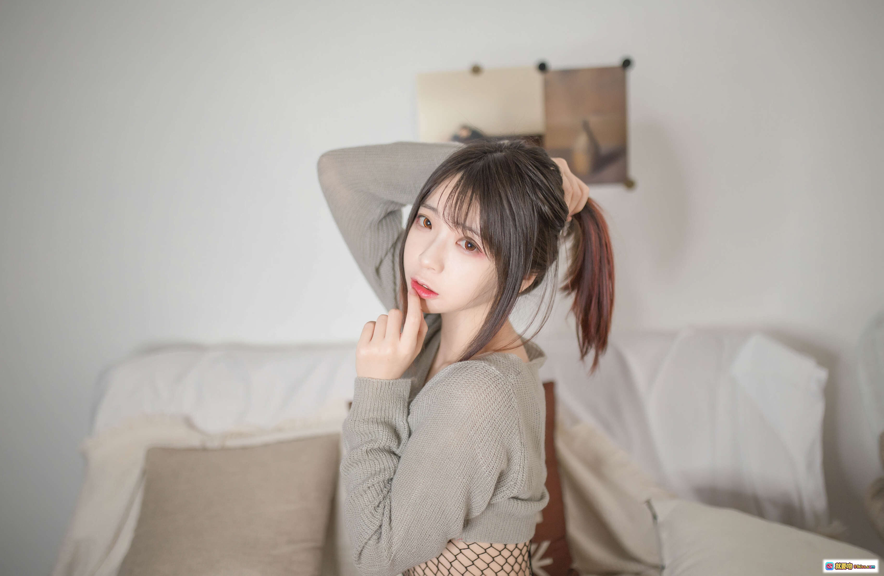 图片[10] - 疯猫ss NO.063 半胸毛衣写真 25P高清图集 网袜美腿慵懒风卧室私房照 - 就要吻