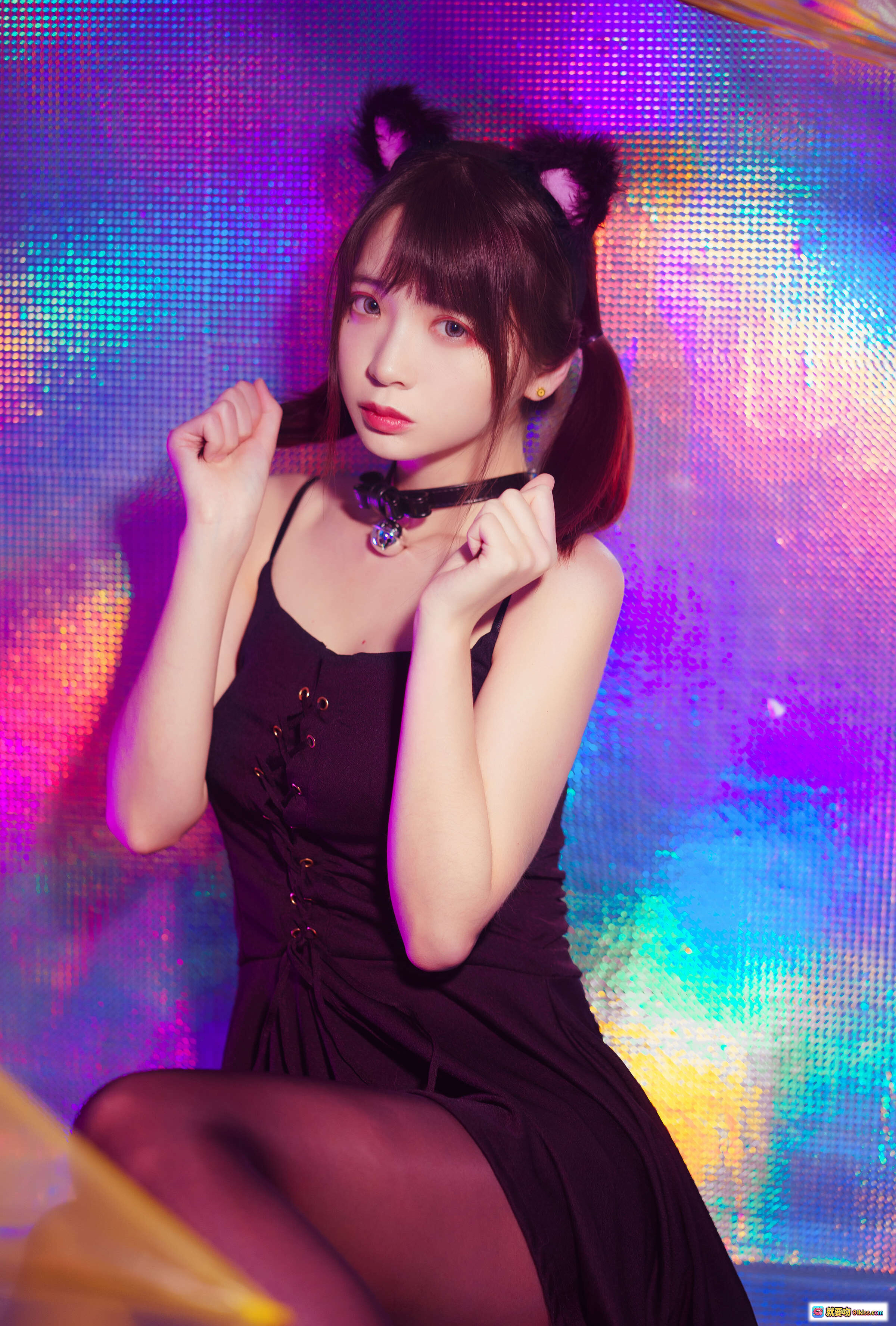 图片[9] - 疯猫ss NO.017 丝袜狂想曲(光)｜猫耳少女黑裙丝袜霓虹光影透明伞写真34P - 就要吻