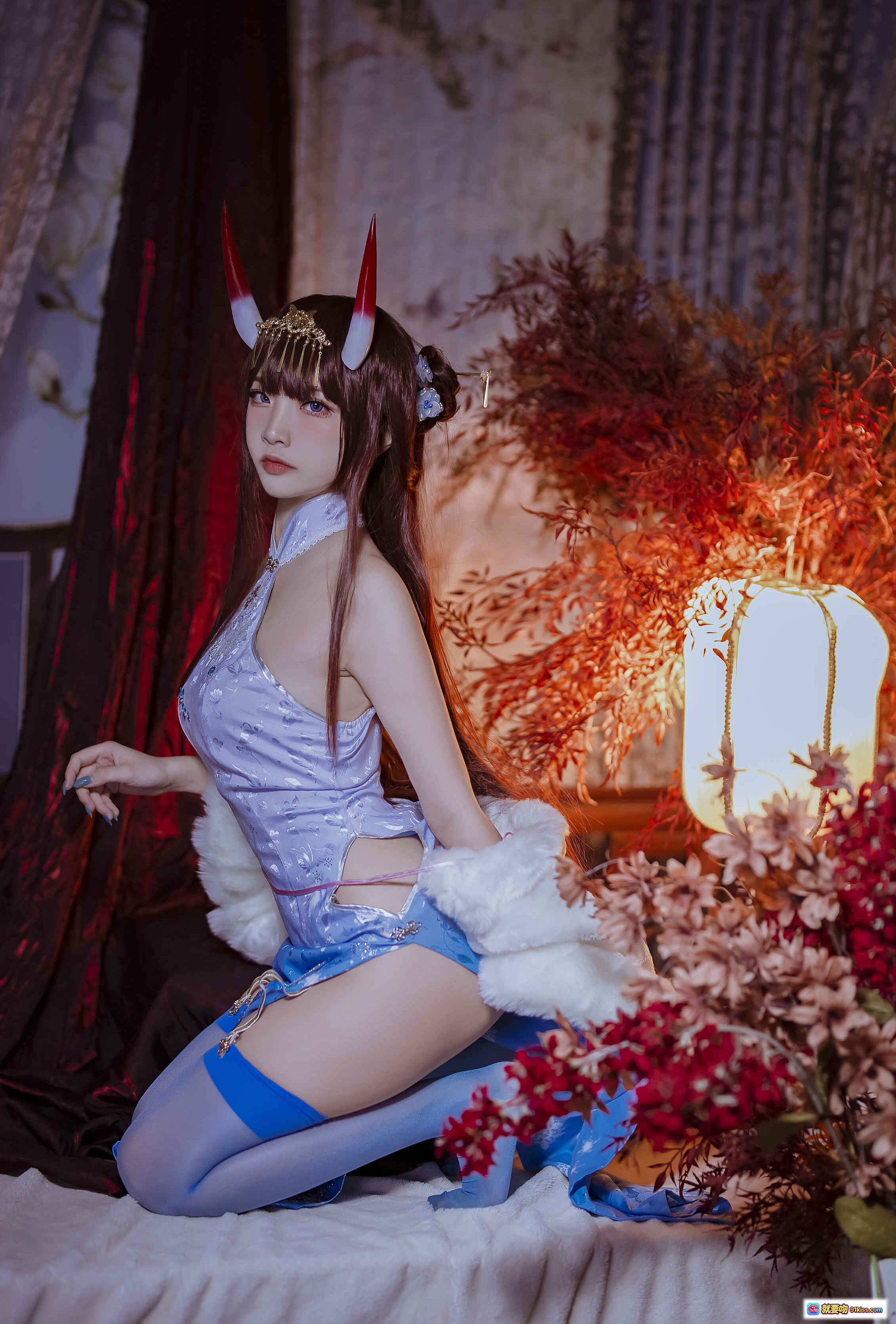 图片[5] - 二佐Nisa NO.104 碧蓝航线能代旗袍cosplay 红白角饰 白毛绒披肩 古风灯笼背景 精致妆造 18P高清图集 - 就要吻