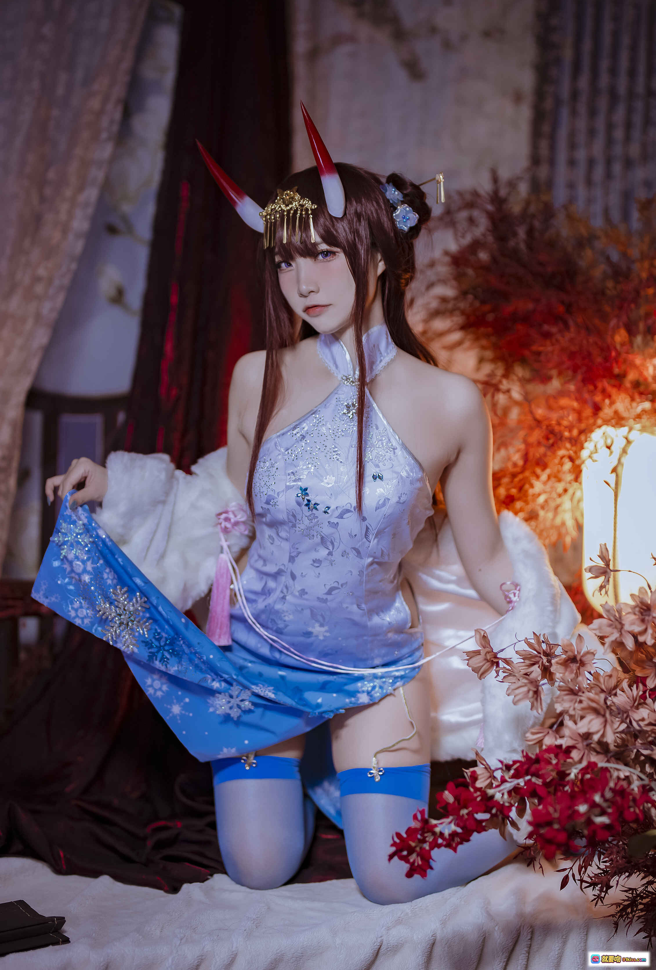 图片[10] - 二佐Nisa NO.104 碧蓝航线能代旗袍cosplay 红白角饰 白毛绒披肩 古风灯笼背景 精致妆造 18P高清图集 - 就要吻