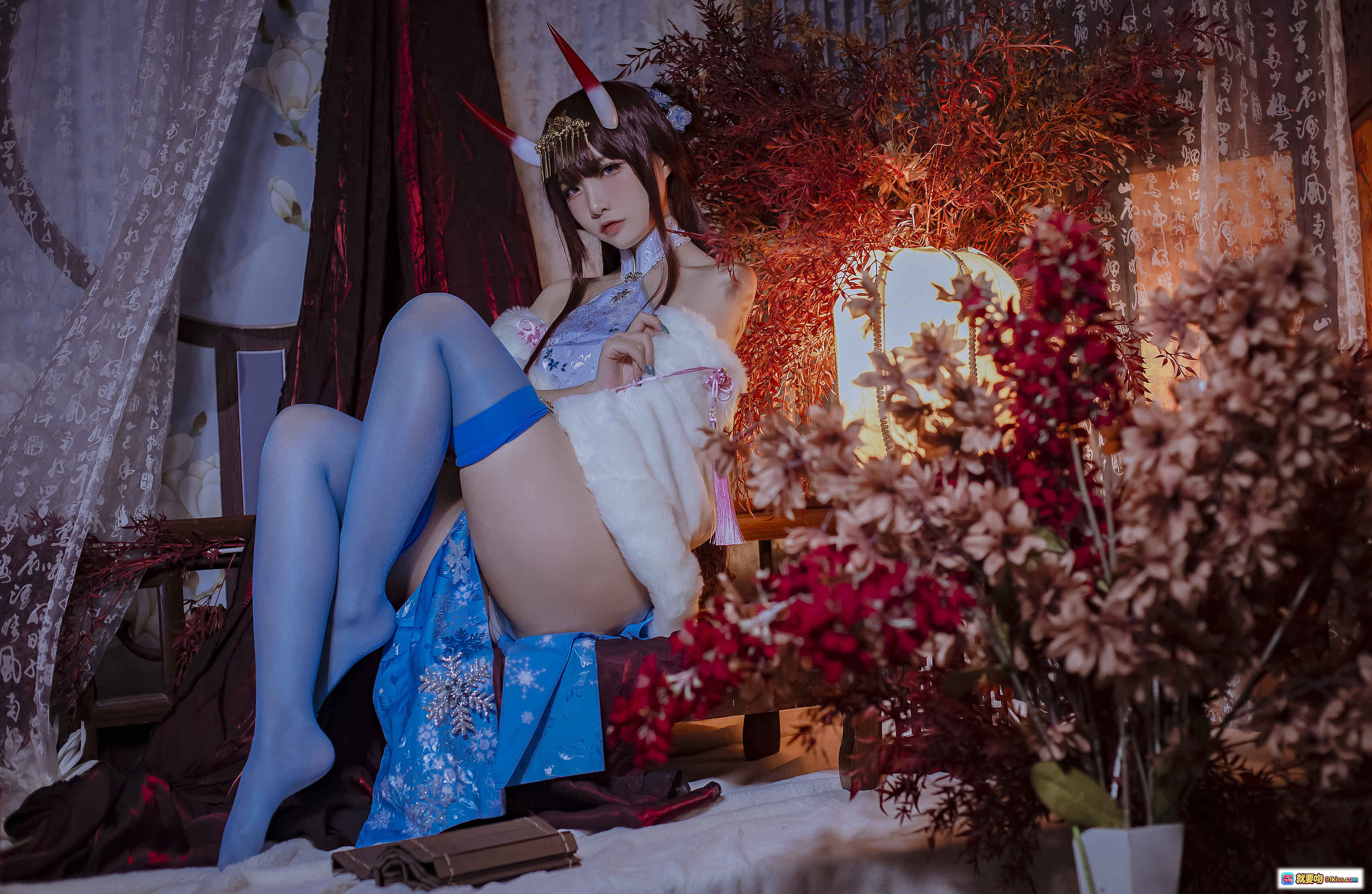图片[4] - 二佐Nisa NO.104 碧蓝航线能代旗袍cosplay 红白角饰 白毛绒披肩 古风灯笼背景 精致妆造 18P高清图集 - 就要吻