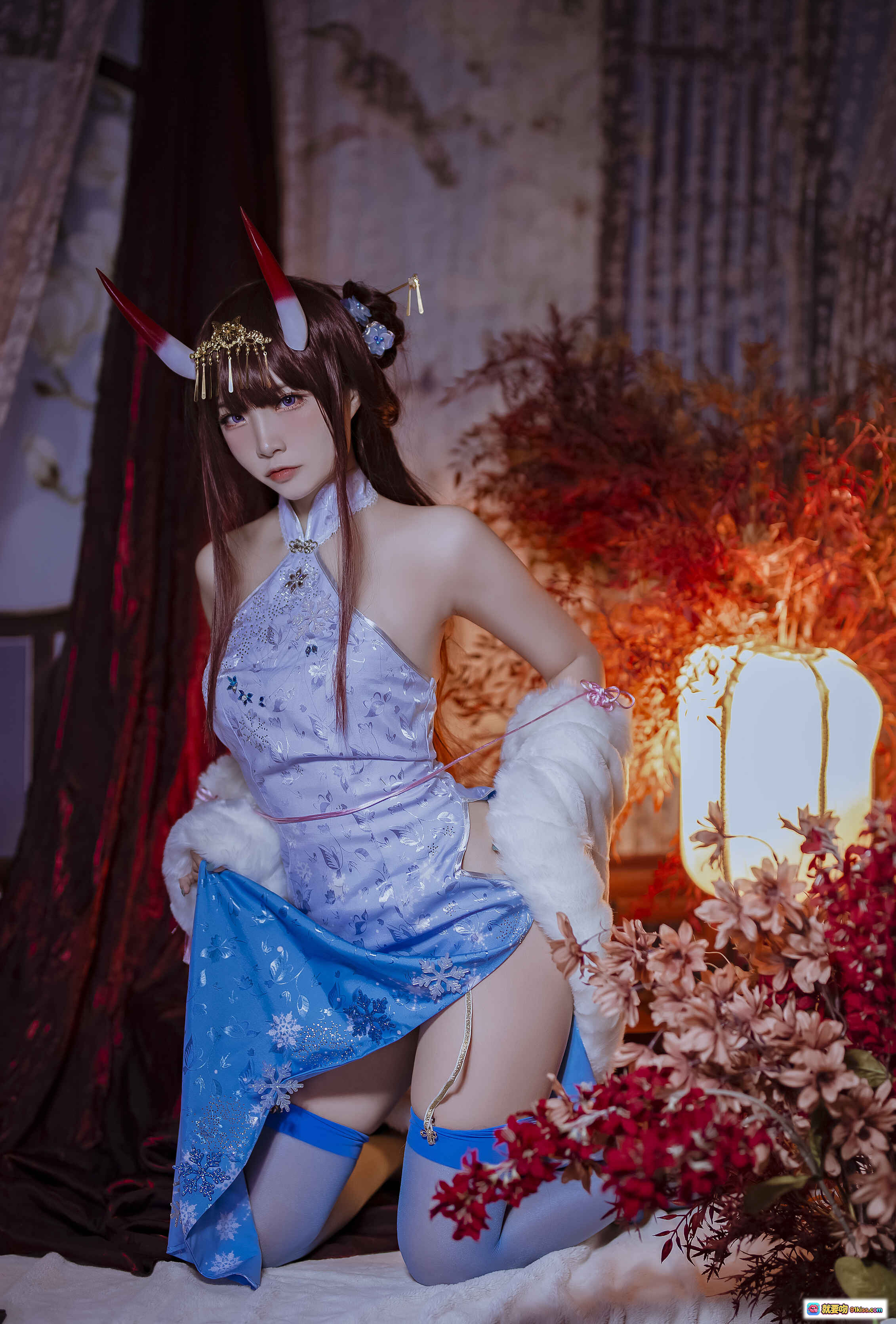 图片[3] - 二佐Nisa NO.104 碧蓝航线能代旗袍cosplay 红白角饰 白毛绒披肩 古风灯笼背景 精致妆造 18P高清图集 - 就要吻