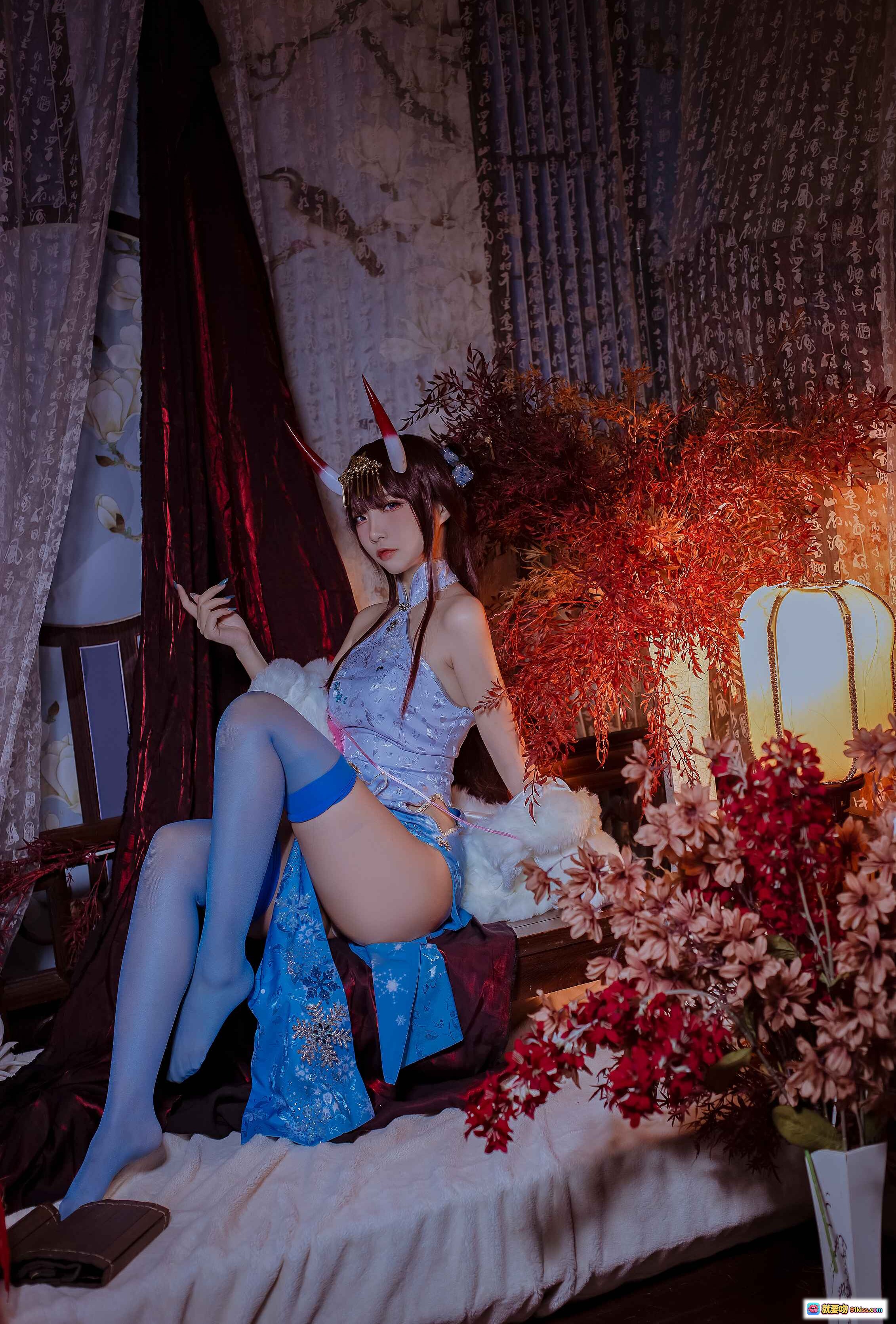 图片[9] - 二佐Nisa NO.104 碧蓝航线能代旗袍cosplay 红白角饰 白毛绒披肩 古风灯笼背景 精致妆造 18P高清图集 - 就要吻