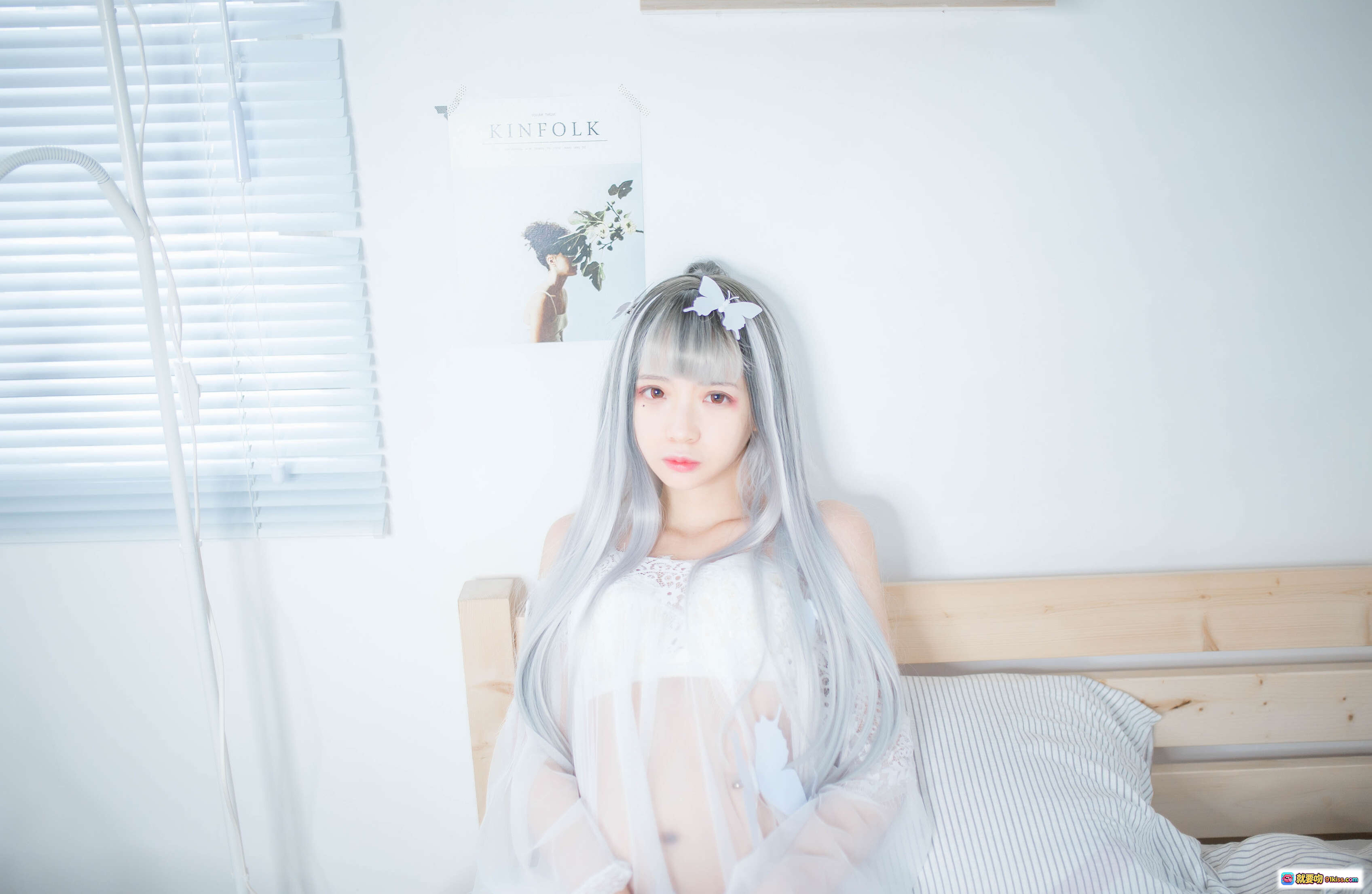 图片[5] - 疯猫ss NO.020 透明白纱写真｜银发少女窗边凝望｜蕾丝薄纱轻盈飘逸｜清新梦幻日系风格 - 就要吻