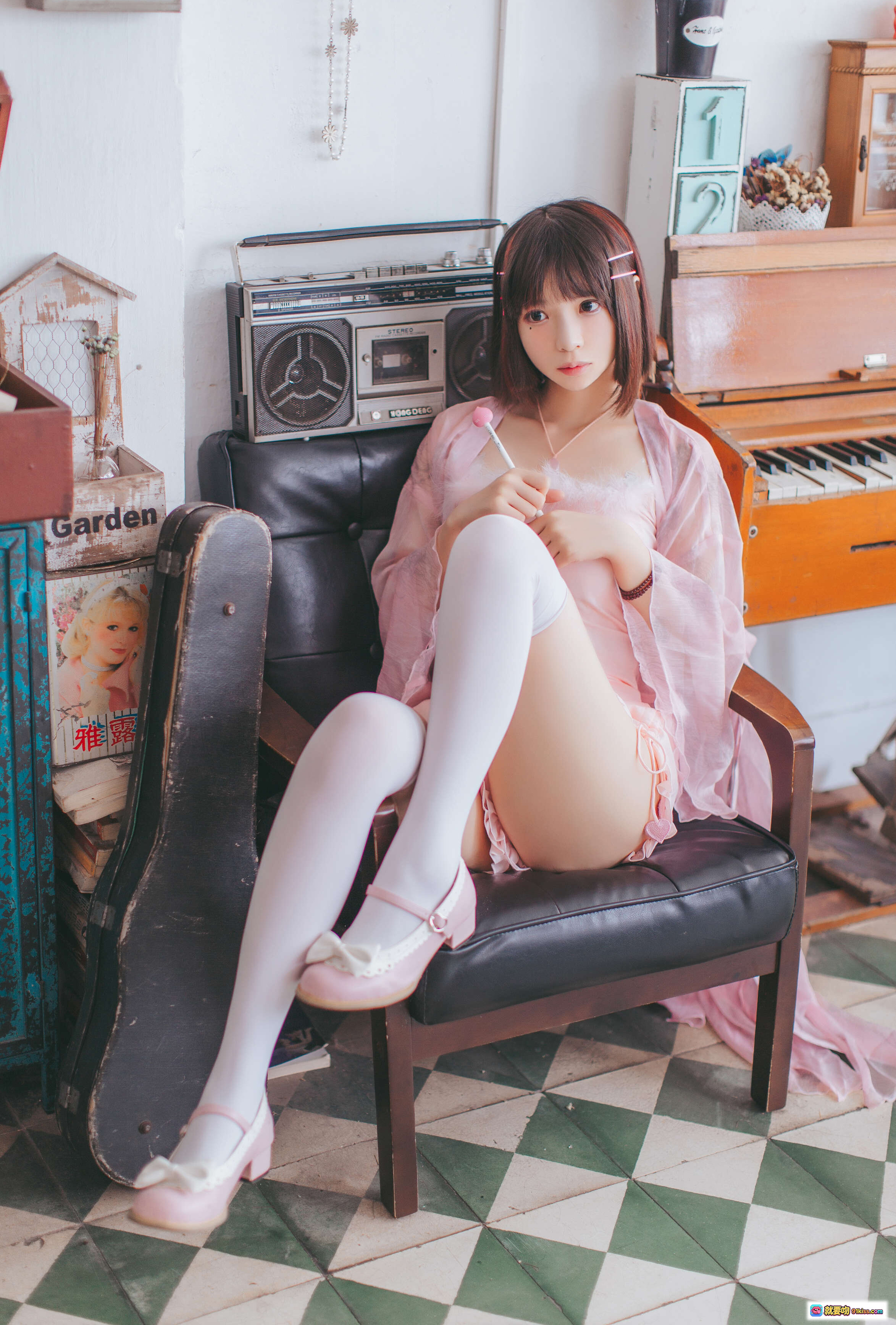 图片[9] - 疯猫ss NO.005 粉红日常写真 甜美少女 白丝美腿 窗边座椅 温馨咖啡馆 高清19P 184MB - 就要吻