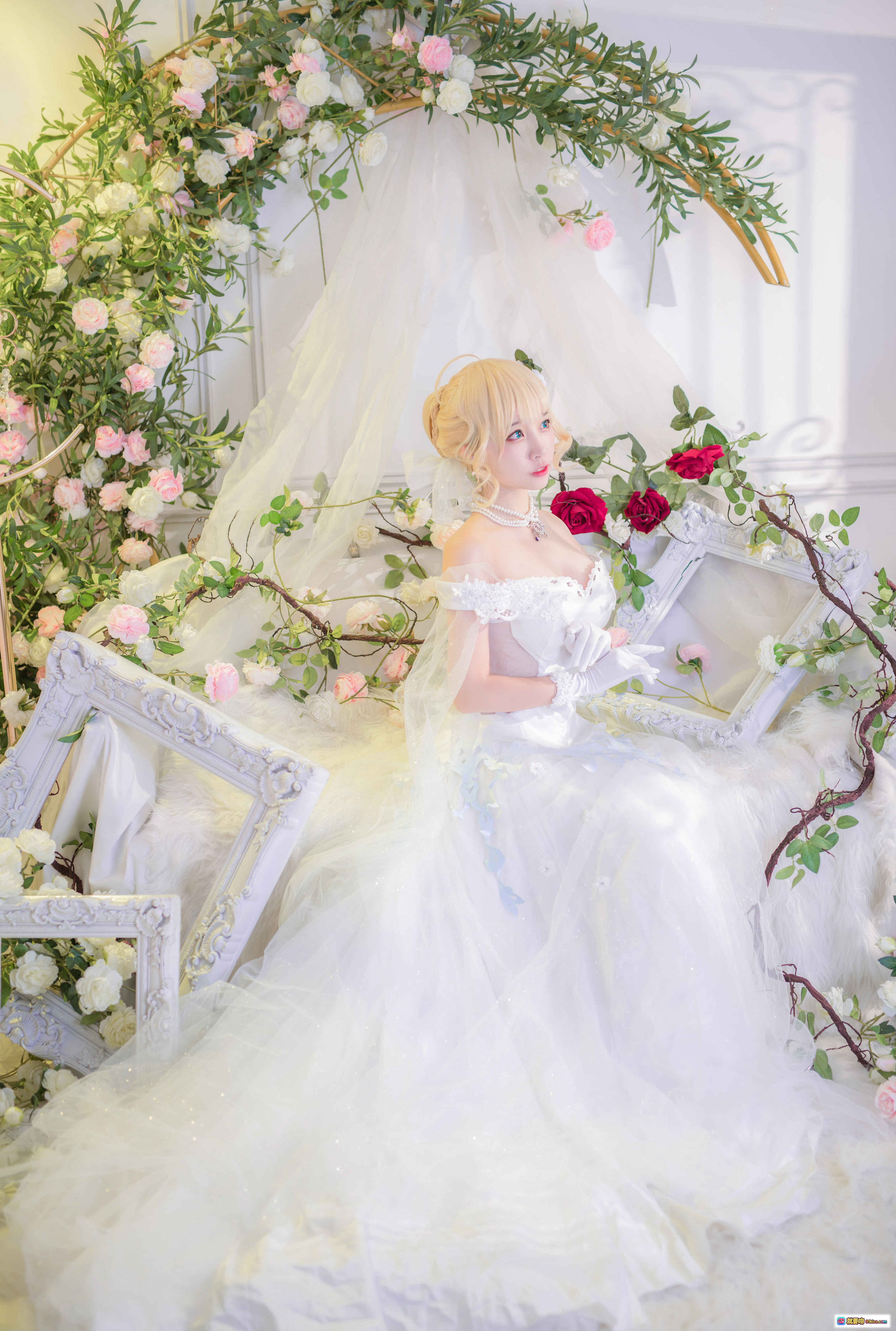 图片[7] - 二佐Nisa NO.031 花嫁COS写真 | 白发红玫瑰新娘造型 | 白色婚纱长手套 | 甜美梦幻摄影 | 40P高清图集 - 就要吻