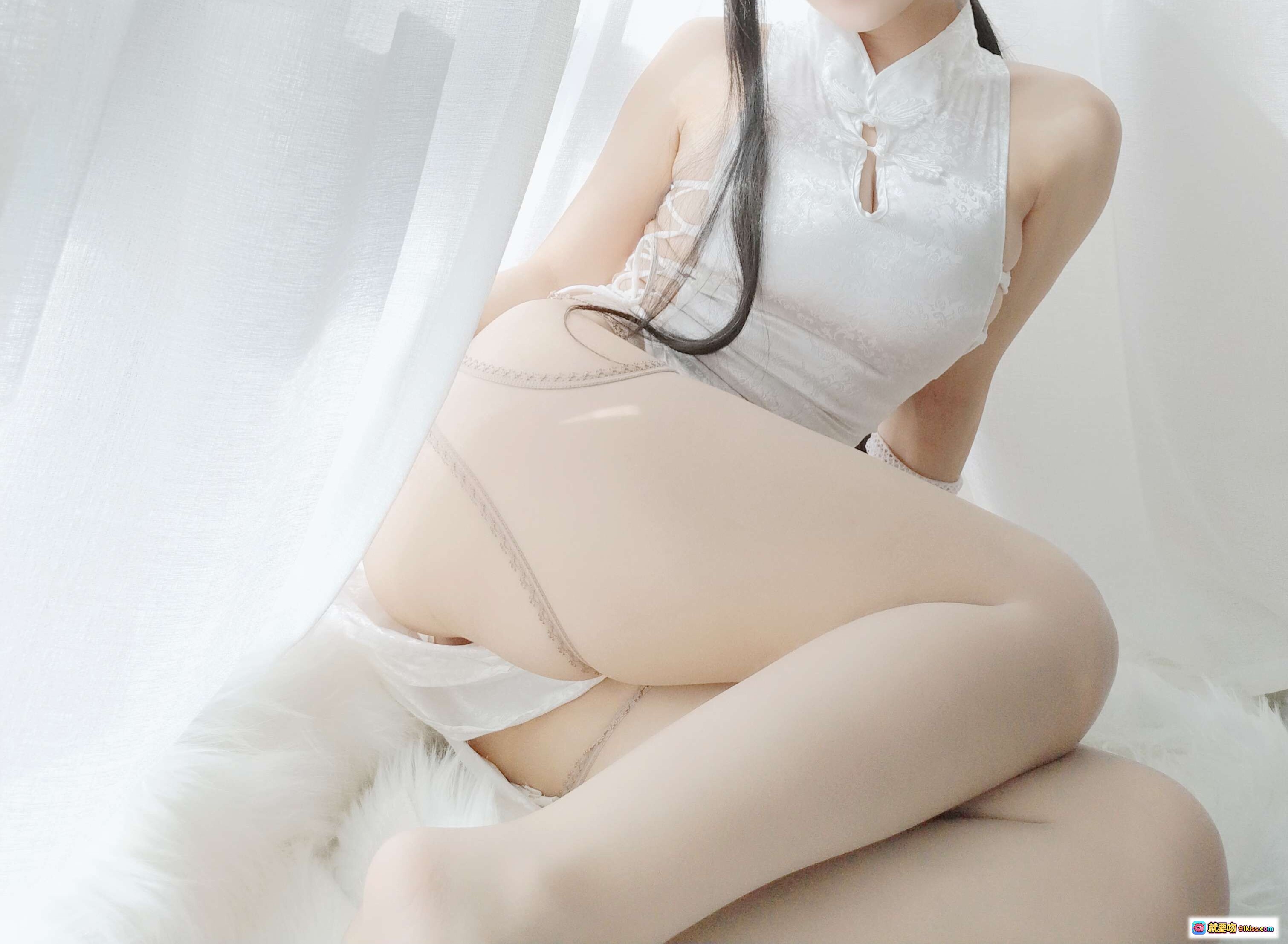 图片[8] - 小仓千代W NO.012 旗袍写真 28P 54MB 白色系性感蕾丝绑带设计 侧坐姿态柔美朦胧光影氛围 - 就要吻