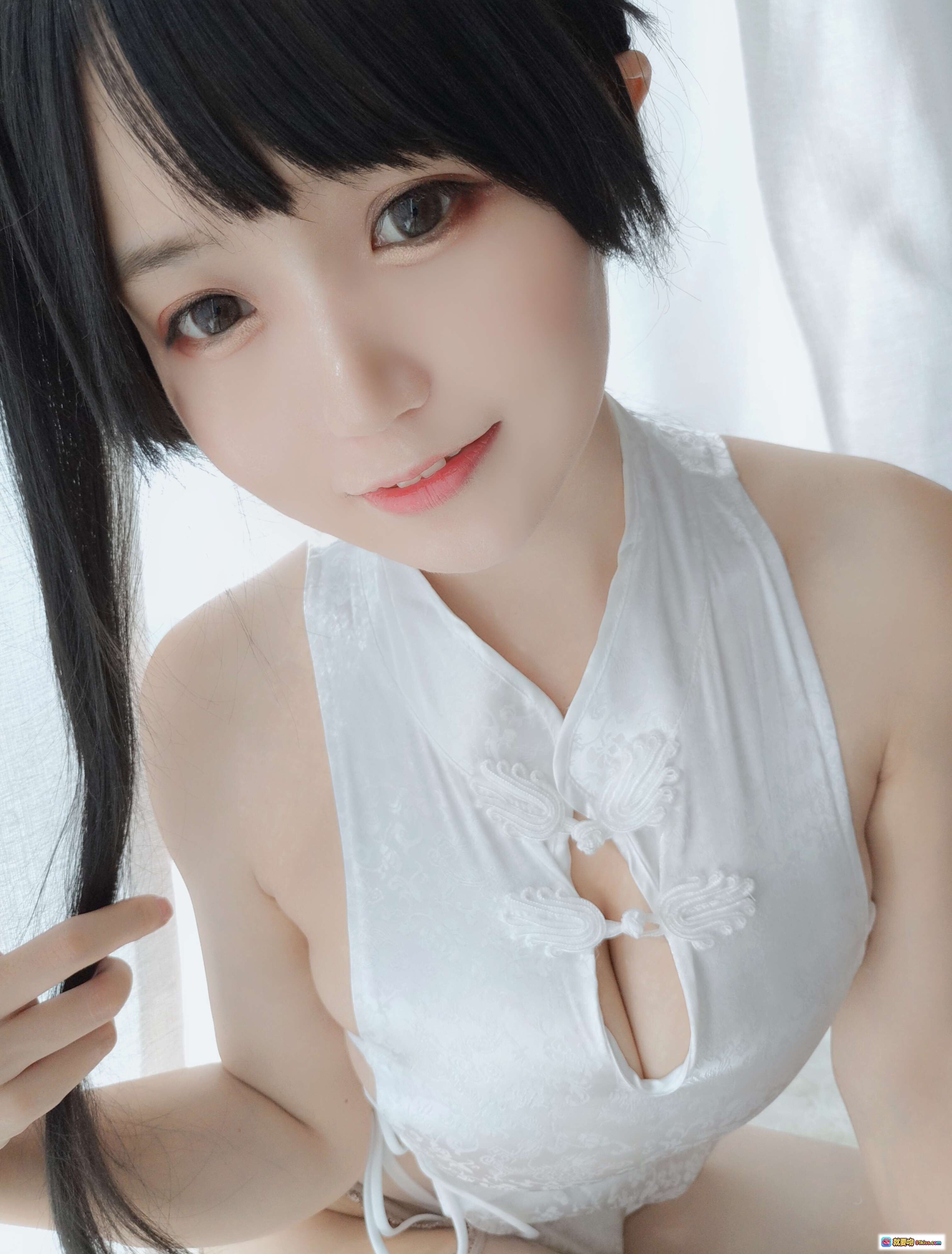 图片[9] - 小仓千代W NO.012 旗袍写真 28P 54MB 白色系性感蕾丝绑带设计 侧坐姿态柔美朦胧光影氛围 - 就要吻