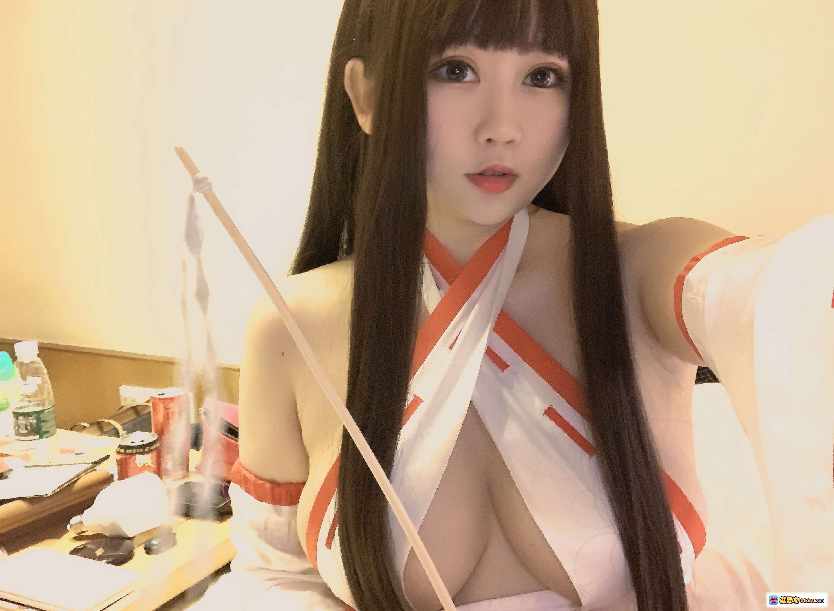 图片[6] - 依酱吖NO.036女巫cos写真｜白橙和风服饰｜长发齐刘海｜室内床拍｜41P高清图集 - 就要吻