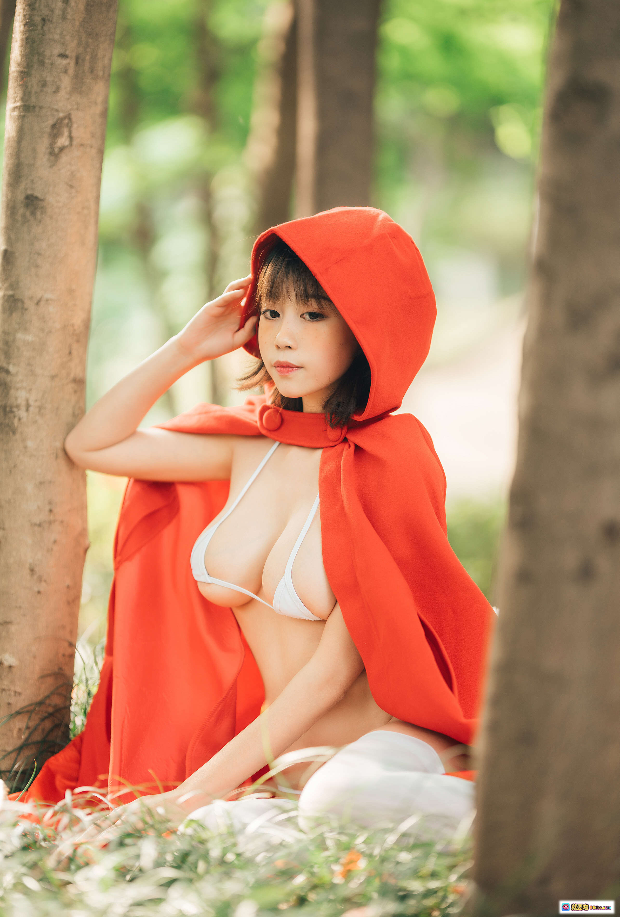 图片[4] - 奈汐酱NO.024大红帽写真｜红斗篷白丝少女森林苹果主题28P高清图集 - 就要吻