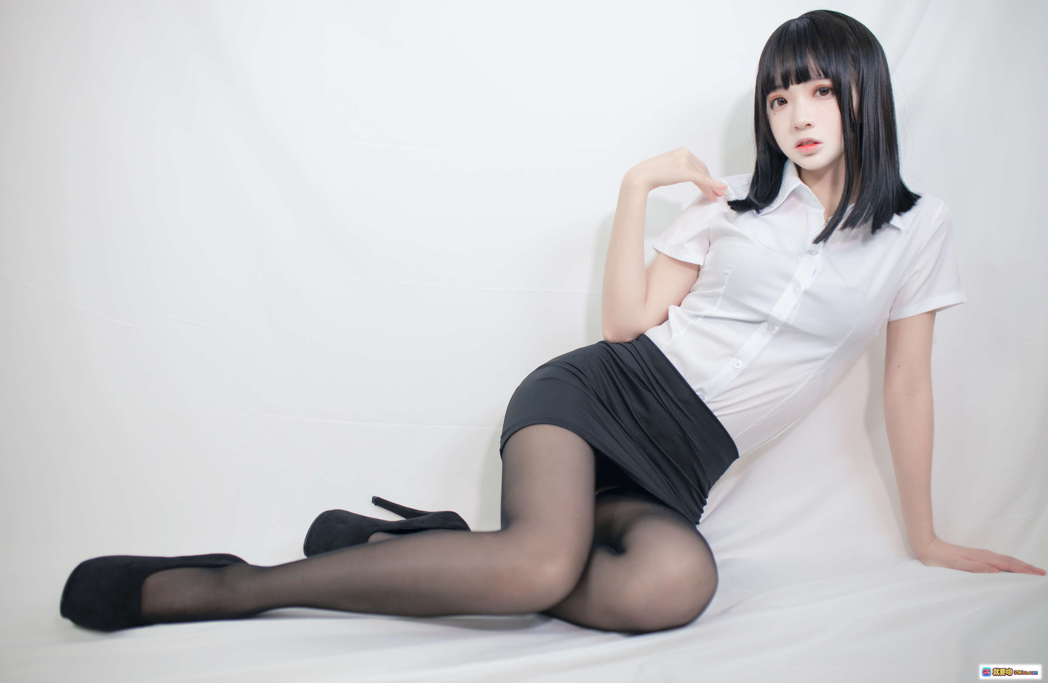 图片[9] - 疯猫ss NO.099 职业装写真 白衬衫黑短裙 黑丝高跟 跪姿美腿 40P高清图集 - 就要吻