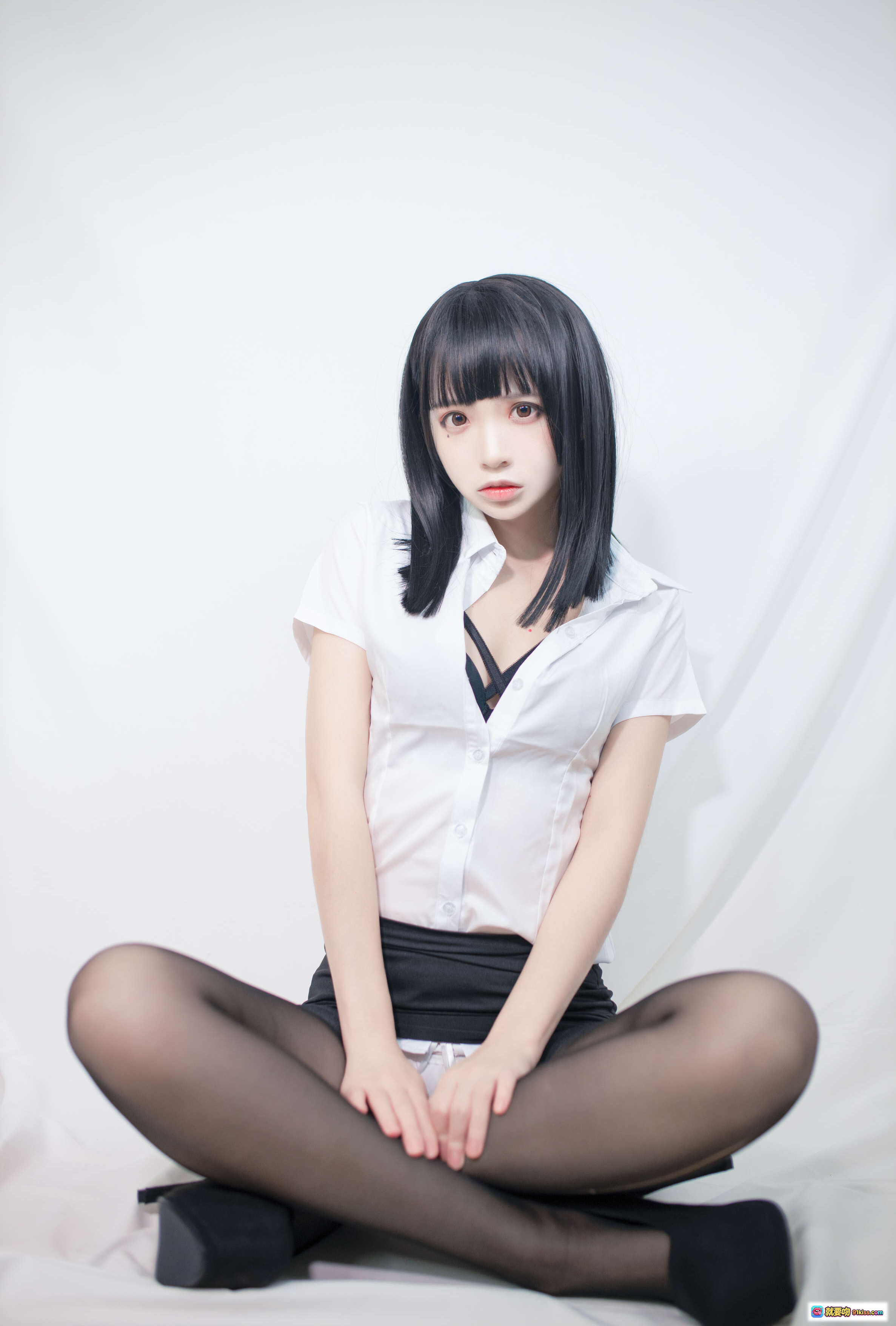 图片[3] - 疯猫ss NO.099 职业装写真 白衬衫黑短裙 黑丝高跟 跪姿美腿 40P高清图集 - 就要吻