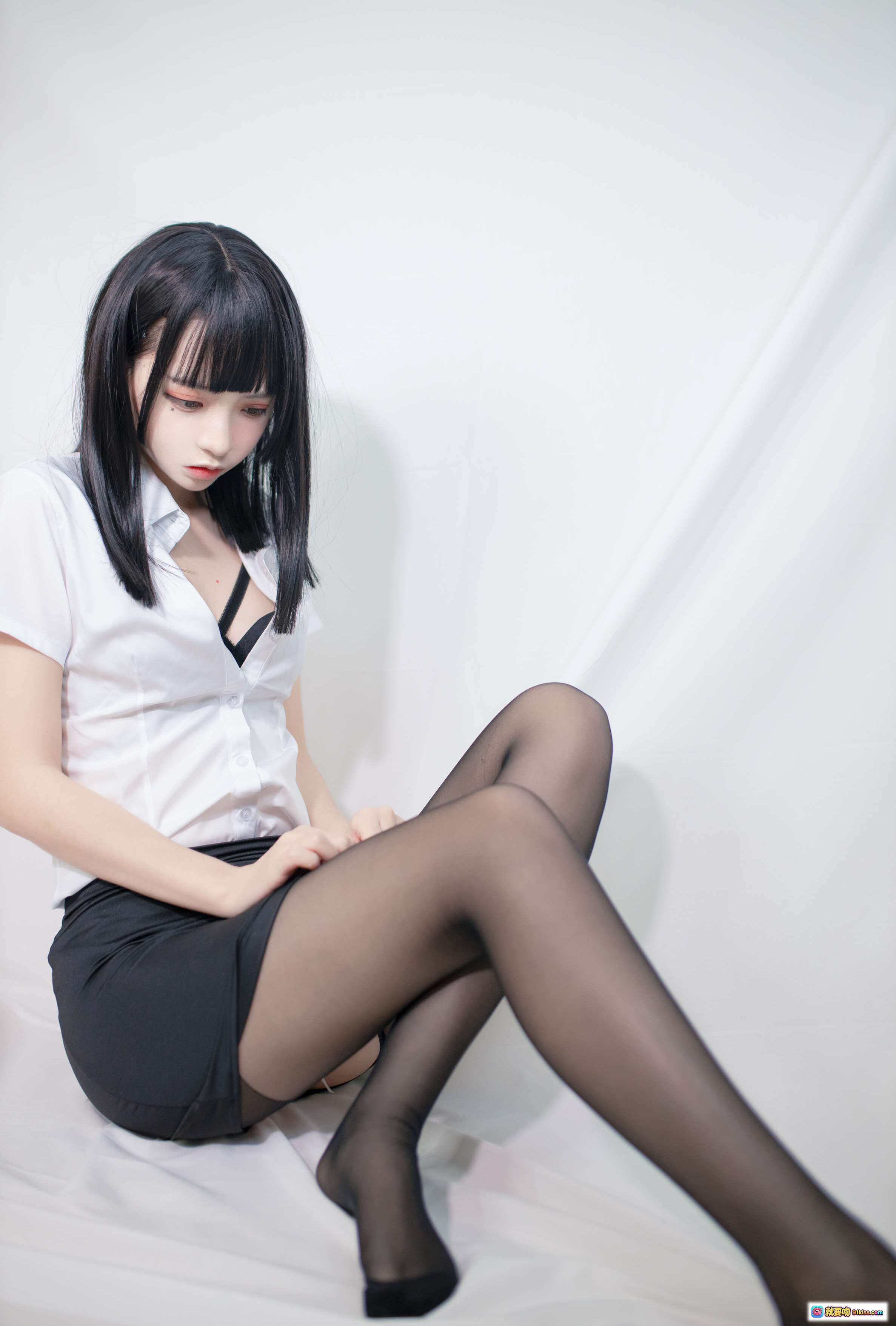 图片[4] - 疯猫ss NO.099 职业装写真 白衬衫黑短裙 黑丝高跟 跪姿美腿 40P高清图集 - 就要吻
