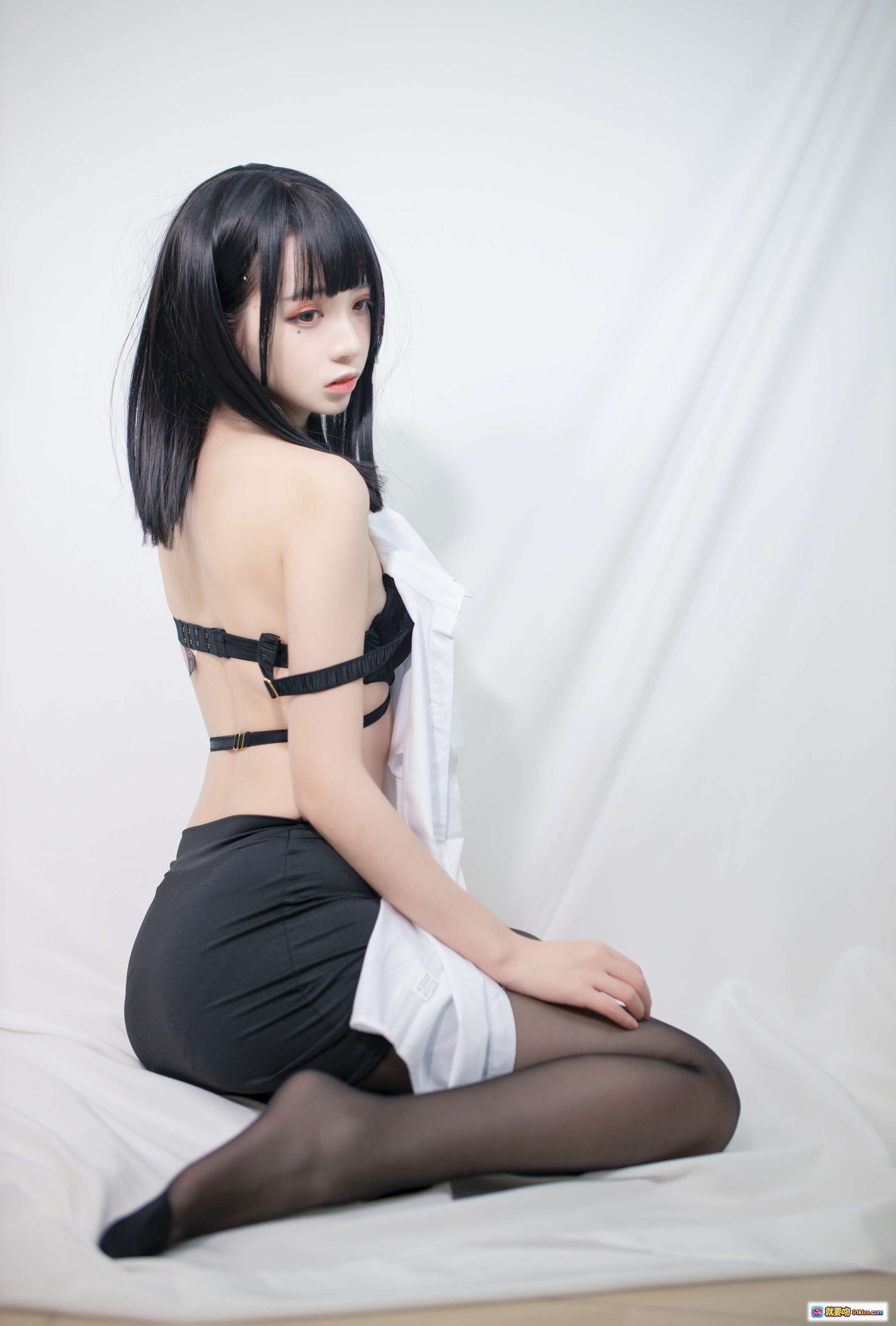 图片[10] - 疯猫ss NO.099 职业装写真 白衬衫黑短裙 黑丝高跟 跪姿美腿 40P高清图集 - 就要吻
