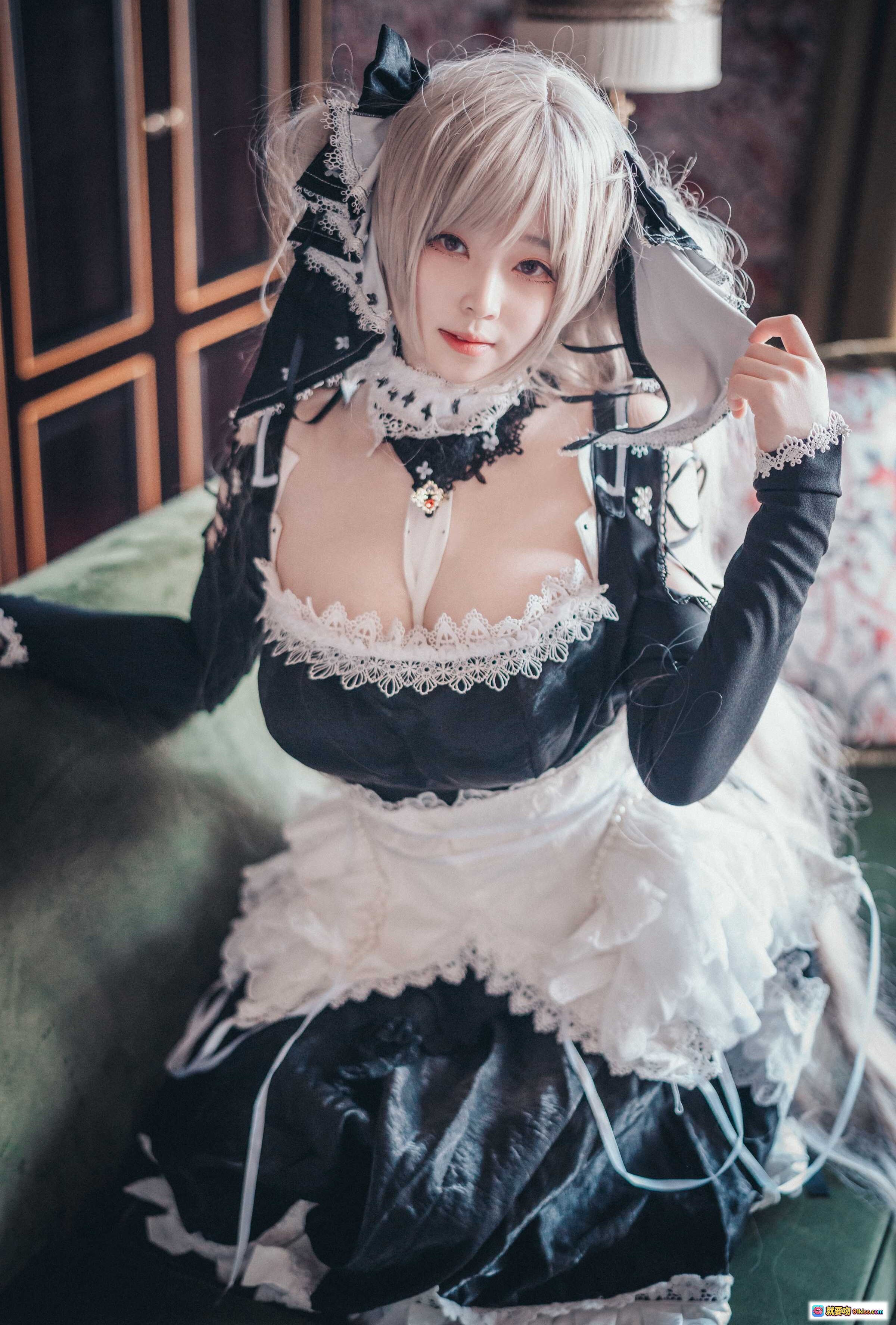 图片[6] - Bambi DJAWA Azur Lane HMS Formidable 美少女COS写真 白色内衣 黑色蕾丝发带 床上诱惑姿势 高清摄影 二次元角色扮演 - 就要吻