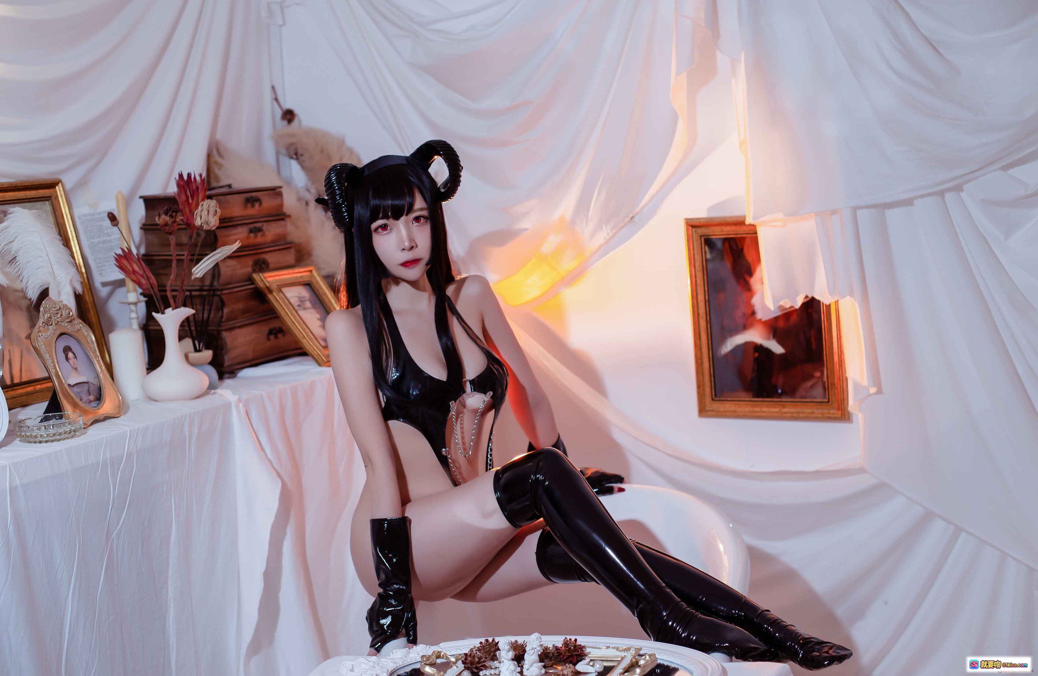 图片[3] - 二佐Nisa NO.085 胶衣恶魔写真 乳胶紧身衣 黑色长发 角饰恶魔妆 白色浴缸性感私房照 22P高清图集 - 就要吻