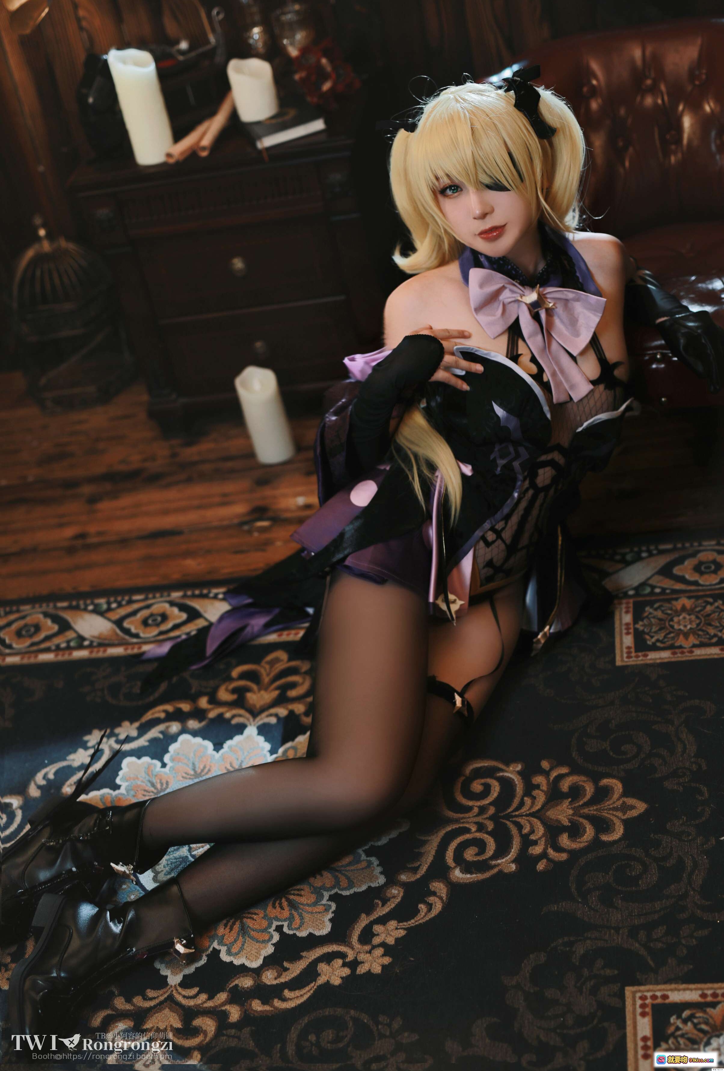 图片[9] - 小容仔菲谢尔cosplay写真 | 黑丝蕾丝蝴蝶结女仆装 | 金发双马尾性感坐姿 | 26P高清图集 - 就要吻