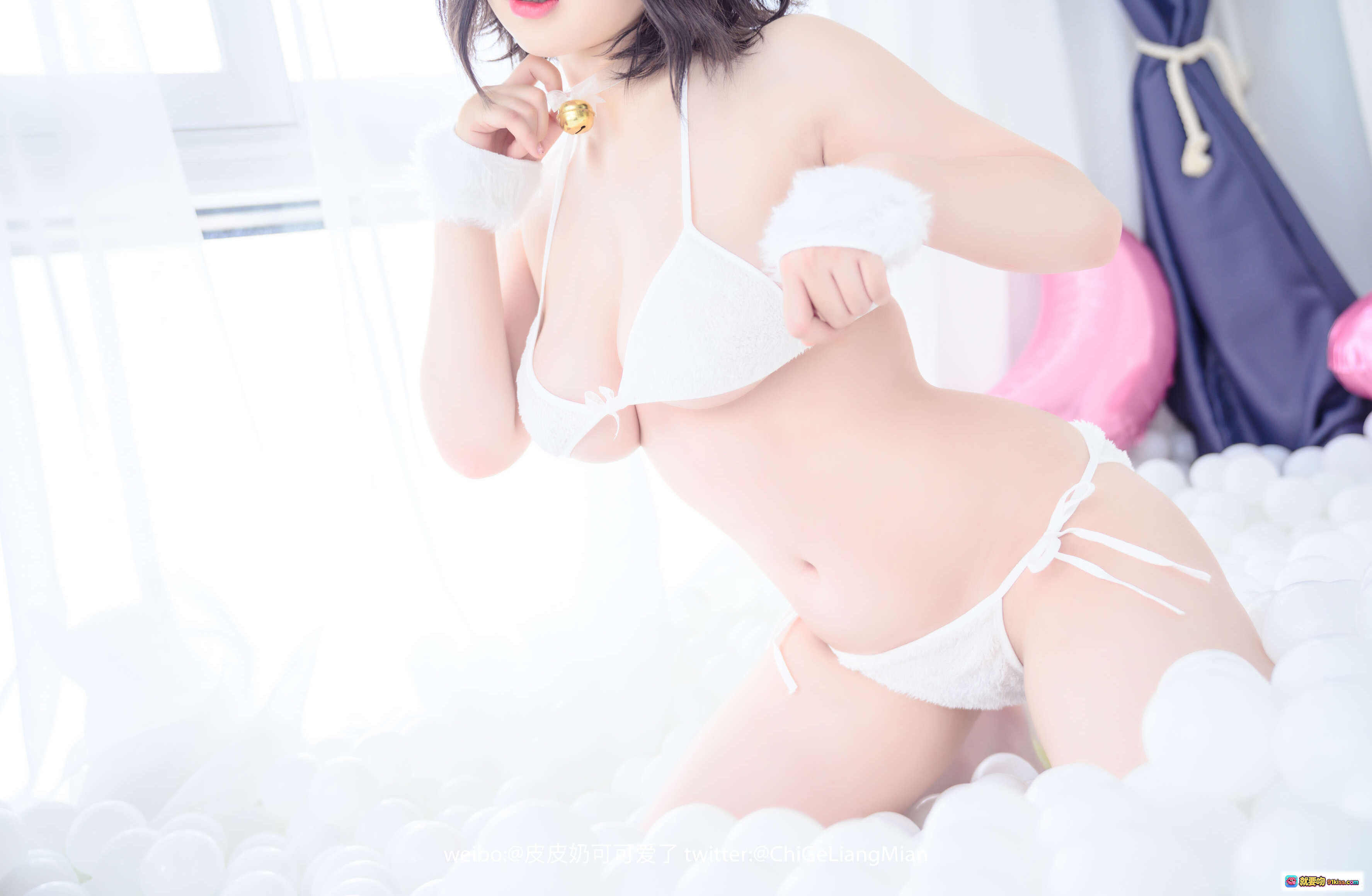 图片[3] - 皮皮奶NO.024白猫写真｜纯白比基尼+猫耳发饰+球池少女风｜50P高清图集 - 就要吻