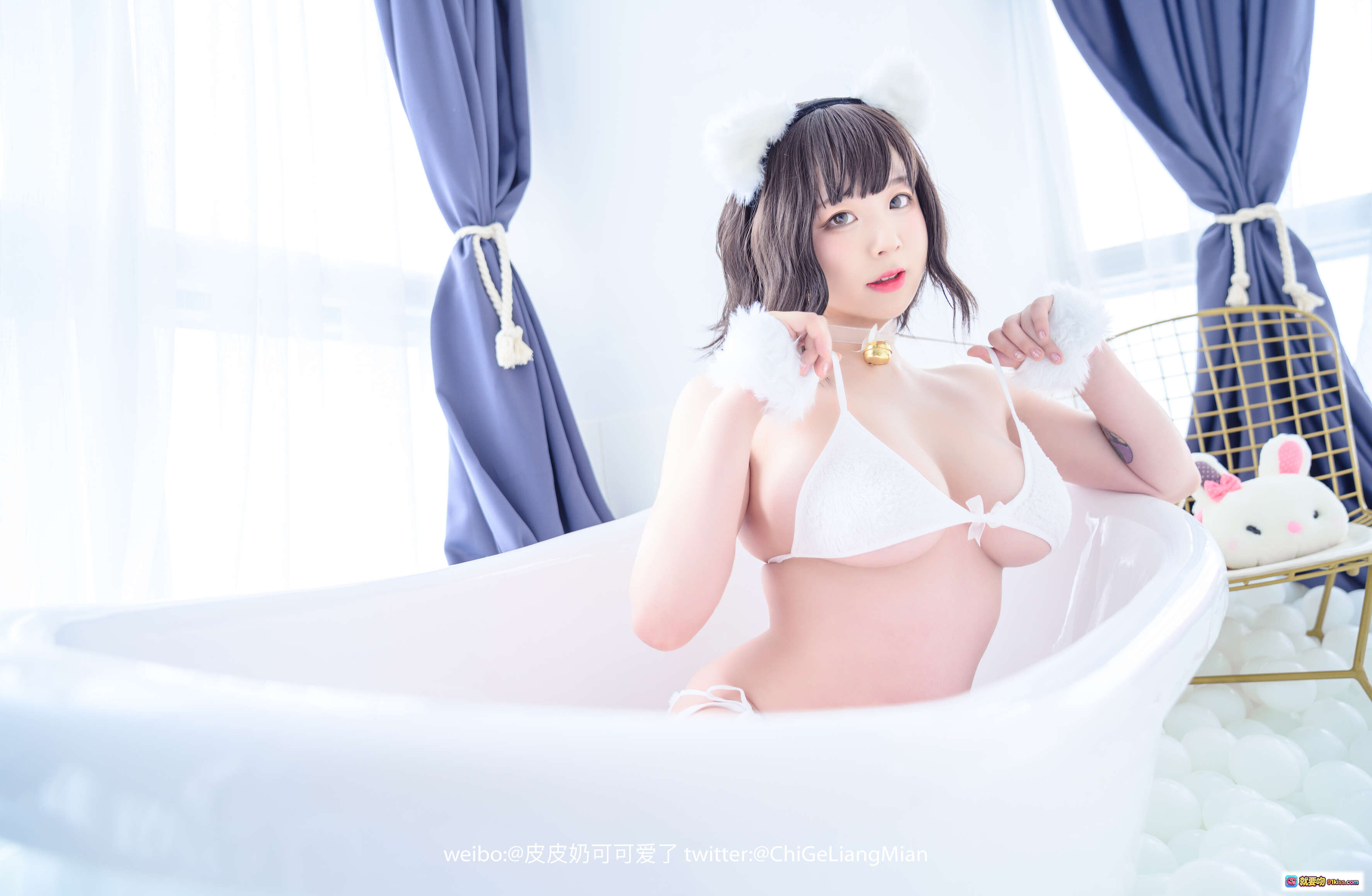 图片[4] - 皮皮奶NO.024白猫写真｜纯白比基尼+猫耳发饰+球池少女风｜50P高清图集 - 就要吻