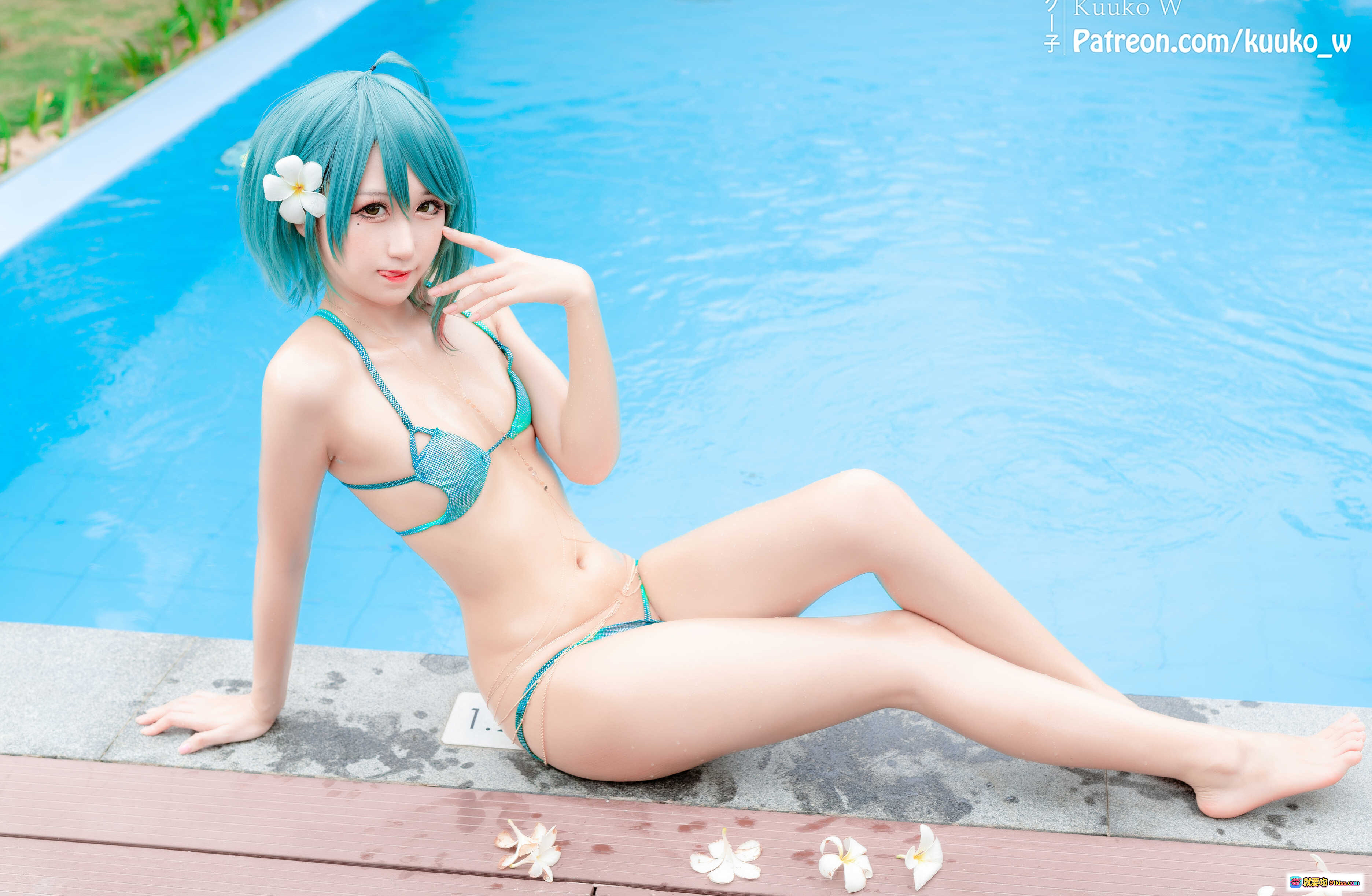 图片[9] - 越南妹KuukoW NO.010 Tamaki泳池比基尼写真｜水珠滑落腰腹曲线｜蓝绿亮片细带比基尼｜性感私密部位特写｜Patreon独家图集 - 就要吻