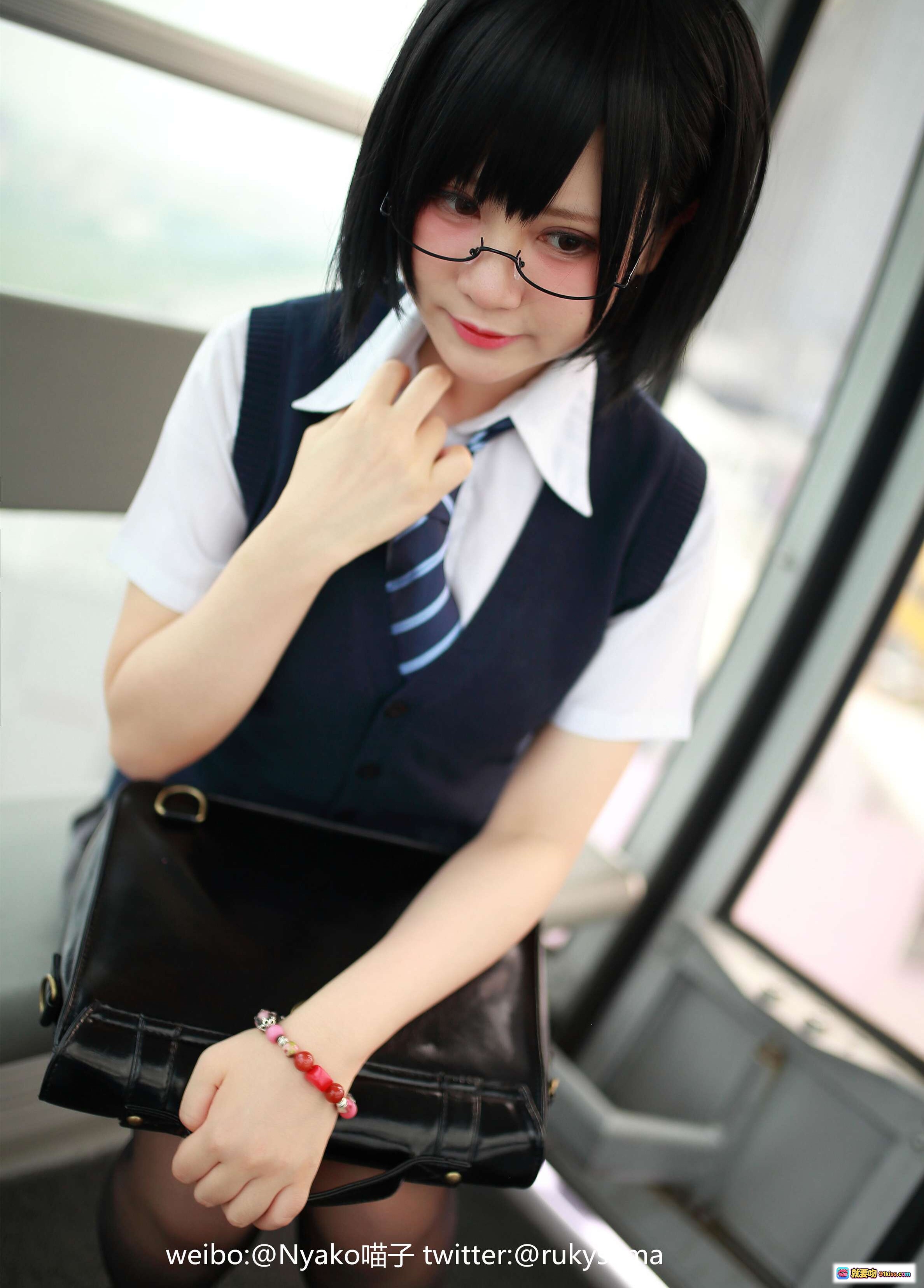 图片[3] - 疯猫ss NO.005 高中生02 cosplay 眼镜少女 指向窗外 校服短裙 清纯可爱 日系风格 80P高清图集 - 就要吻